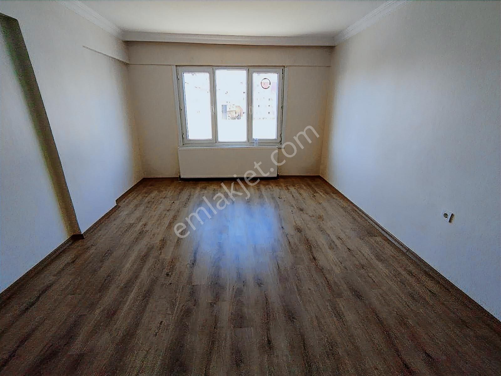 Hasanpaşa'da Gazhane'ye Komşu İçi A Dan Z'ye Yenilenmiş Balkonlu Ara Kat 2+1 Kiralık Daire - Görsel 8