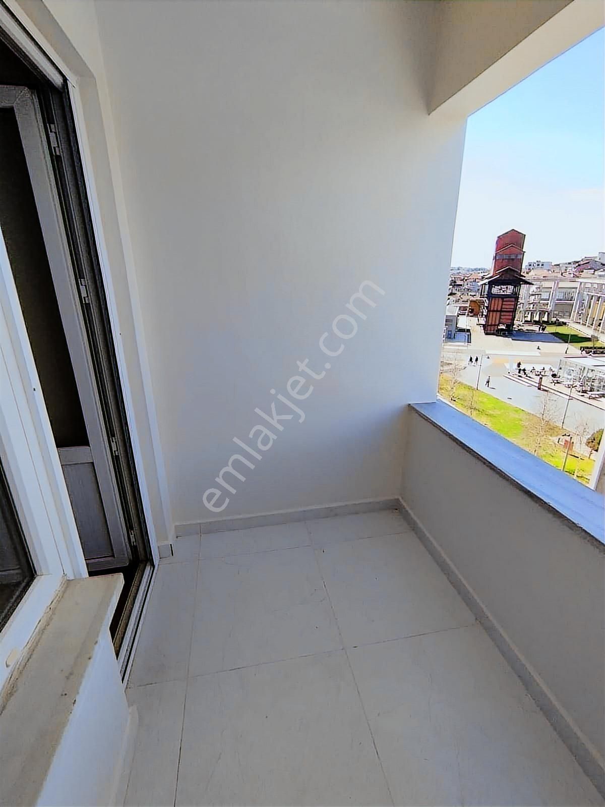 Hasanpaşa'da Gazhane'ye Komşu İçi A Dan Z'ye Yenilenmiş Balkonlu Ara Kat 2+1 Kiralık Daire - Görsel 11