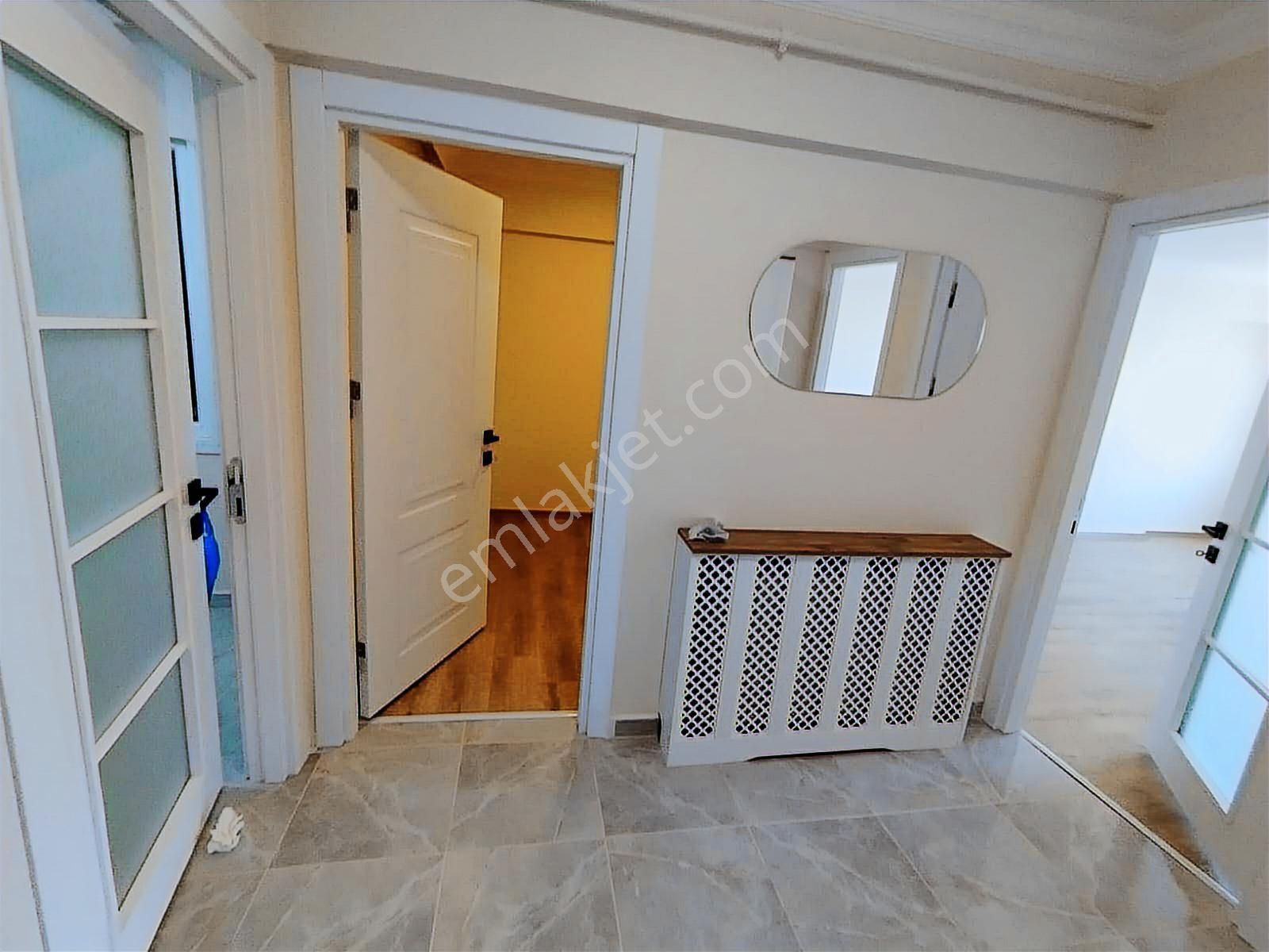 Hasanpaşa'da Gazhane'ye Komşu İçi A Dan Z'ye Yenilenmiş Balkonlu Ara Kat 2+1 Kiralık Daire - Görsel 4