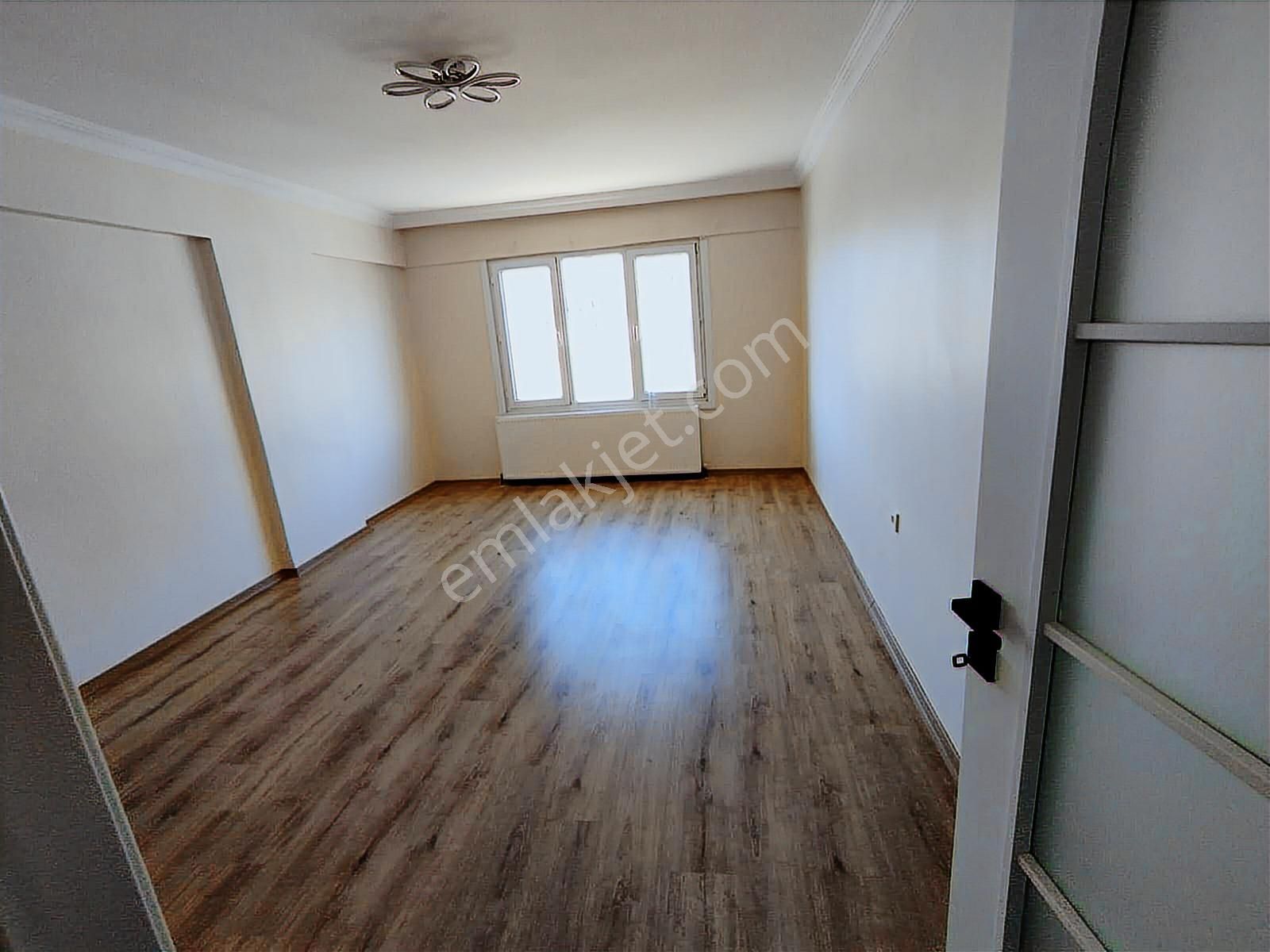 Hasanpaşa'da Gazhane'ye Komşu İçi A Dan Z'ye Yenilenmiş Balkonlu Ara Kat 2+1 Kiralık Daire - Görsel 14