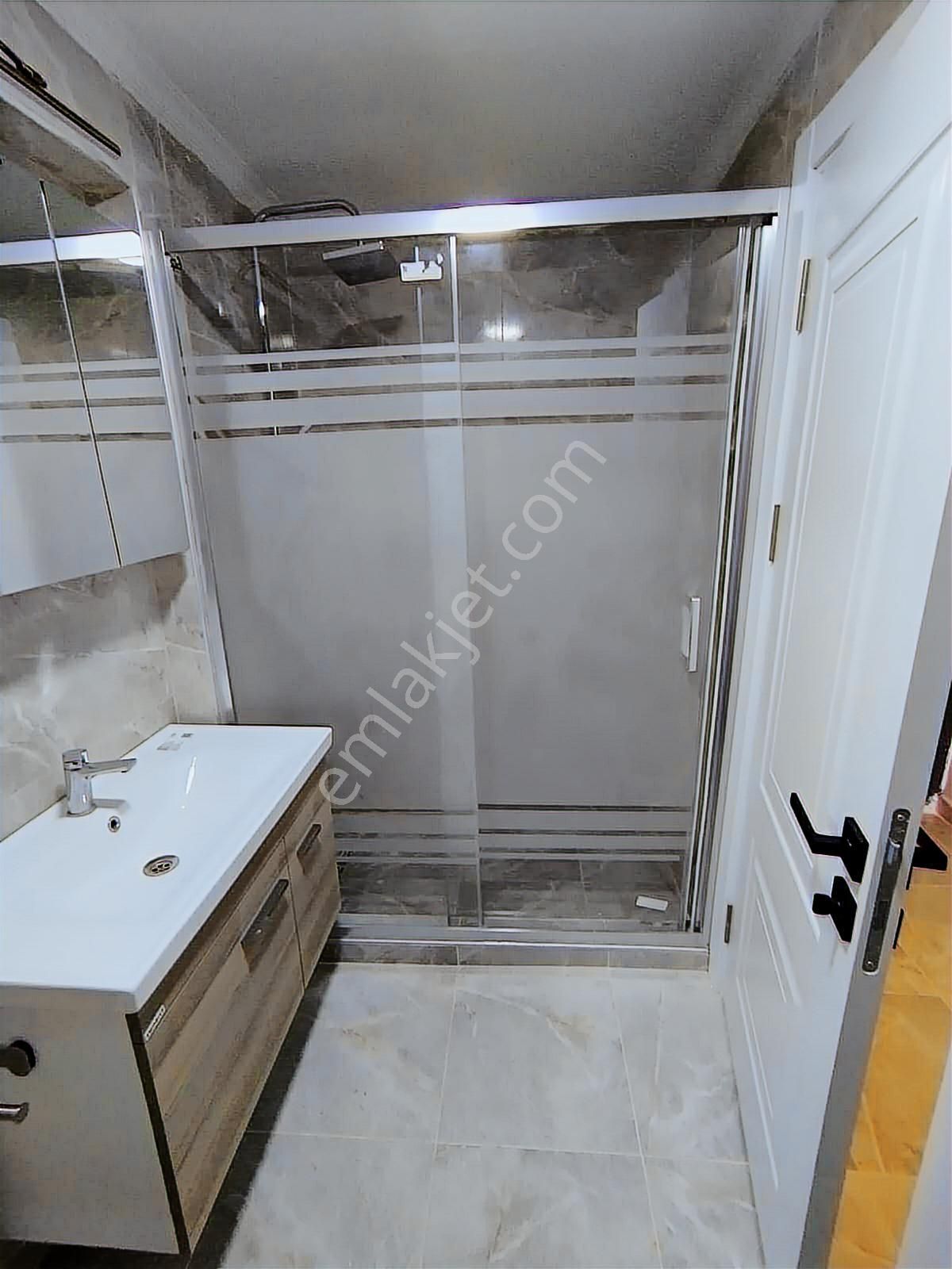 Hasanpaşa'da Gazhane'ye Komşu İçi A Dan Z'ye Yenilenmiş Balkonlu Ara Kat 2+1 Kiralık Daire - Görsel 23