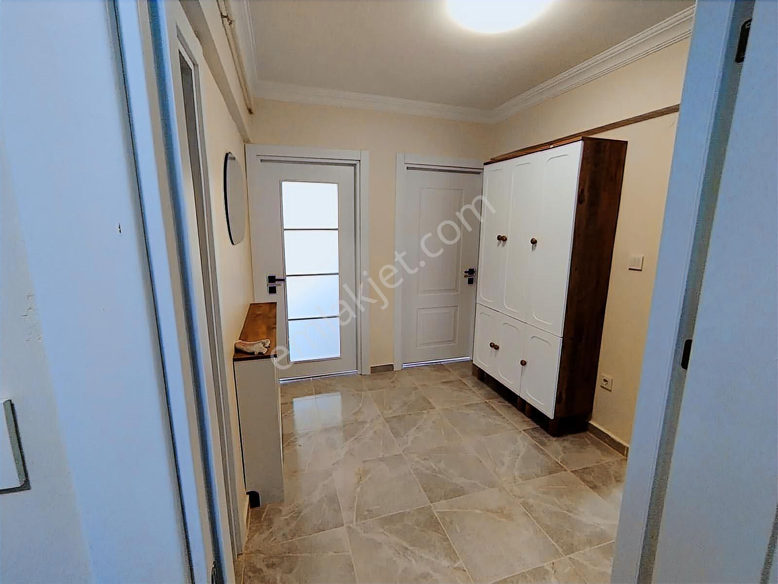 Hasanpaşa'da Gazhane'ye Komşu İçi A Dan Z'ye Yenilenmiş Balkonlu Ara Kat 2+1 Kiralık Daire - Görsel 9