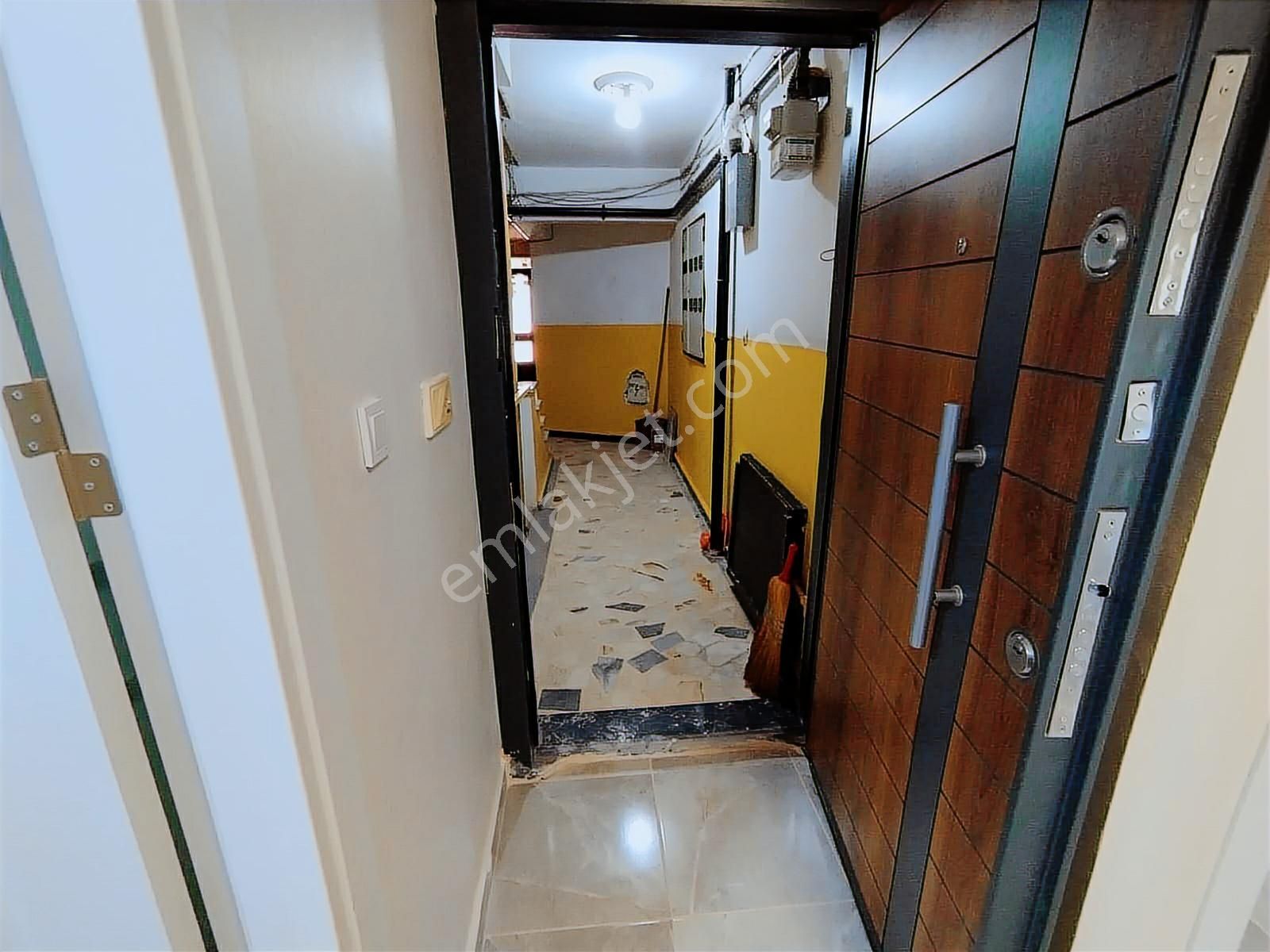 Hasanpaşa'da Gazhane'ye Komşu İçi A Dan Z'ye Yenilenmiş Balkonlu Ara Kat 2+1 Kiralık Daire - Görsel 6