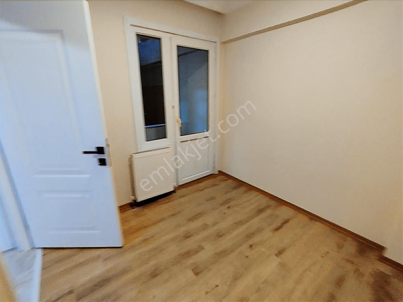 Hasanpaşa'da Gazhane'ye Komşu İçi A Dan Z'ye Yenilenmiş Balkonlu Ara Kat 2+1 Kiralık Daire - Görsel 16