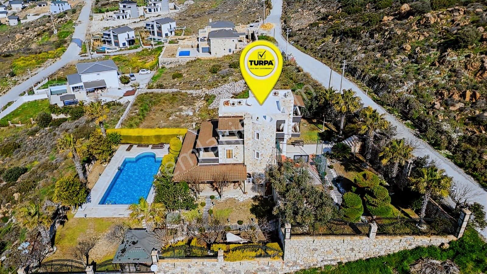 Foçaköyde Müstakil 5+1 Özel Villa - Görsel 13