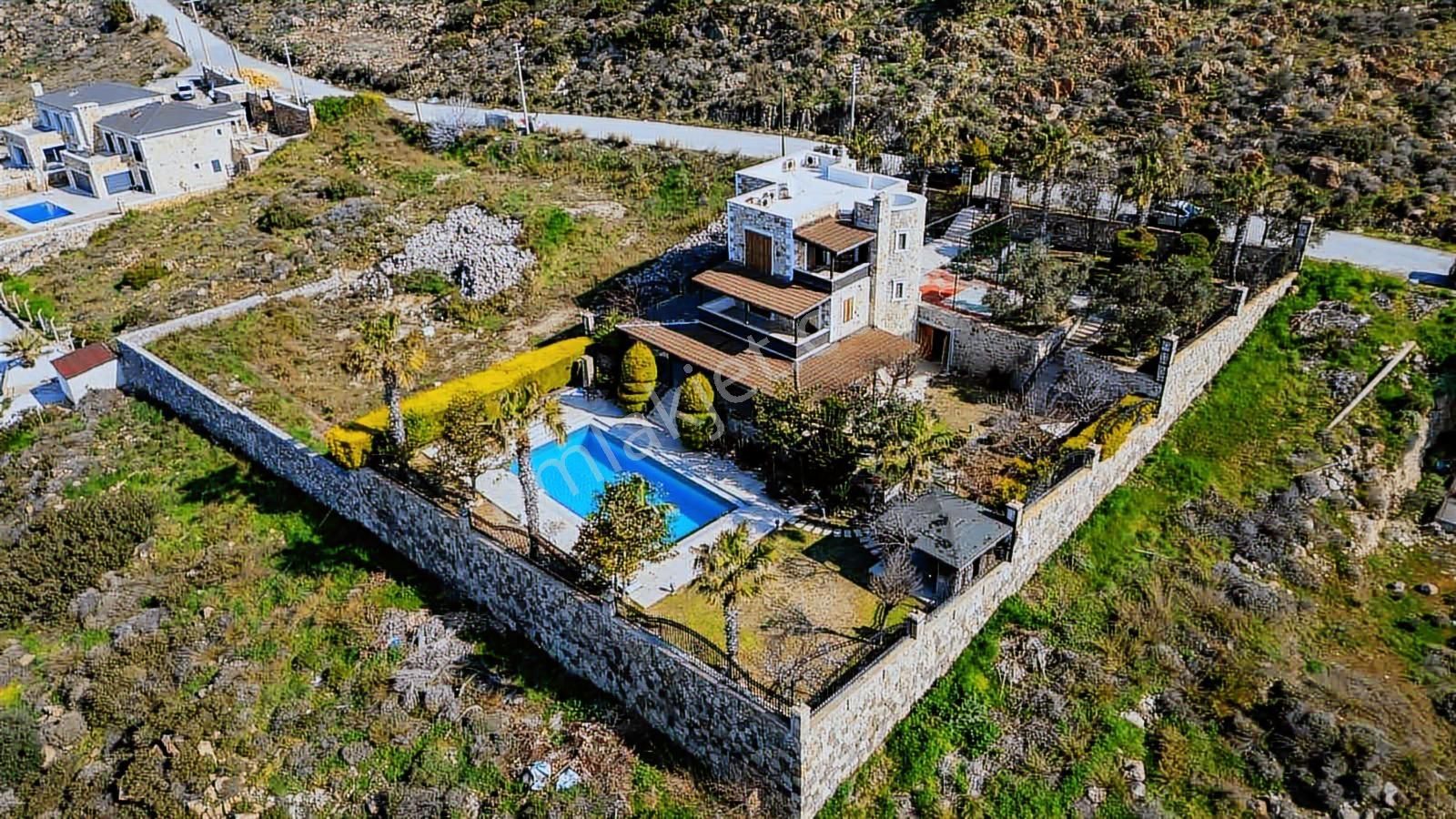 Foçaköyde Müstakil 5+1 Özel Villa - Görsel 25