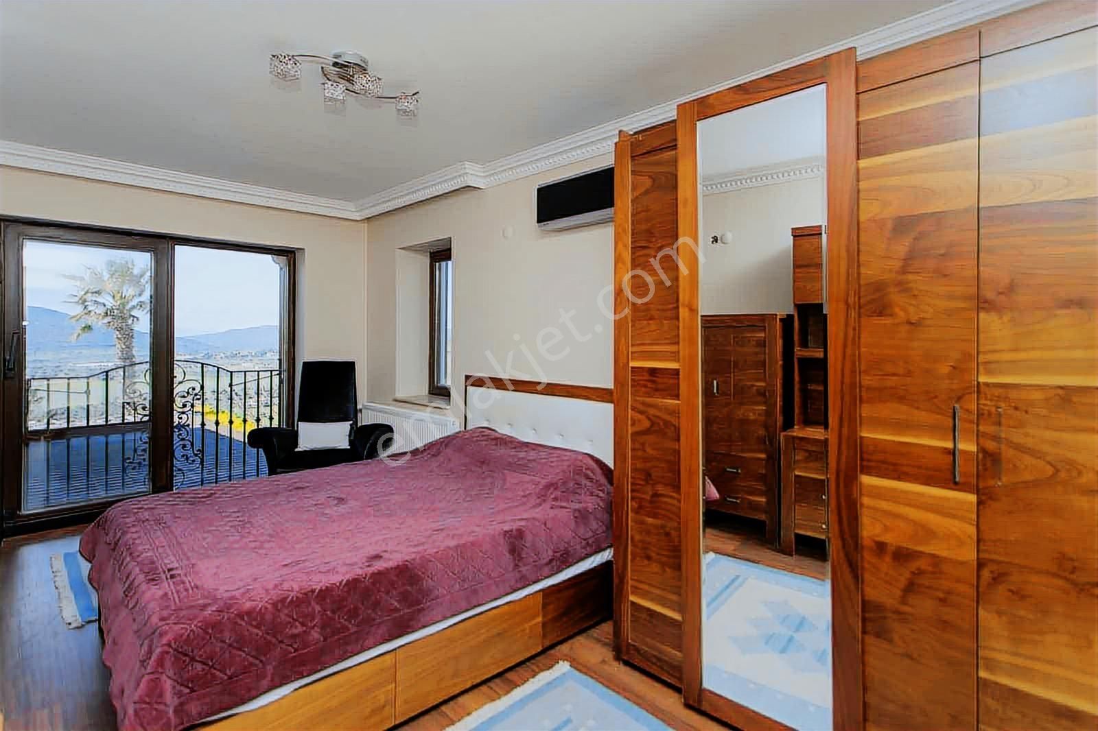 Foçaköyde Müstakil 5+1 Özel Villa - Görsel 11