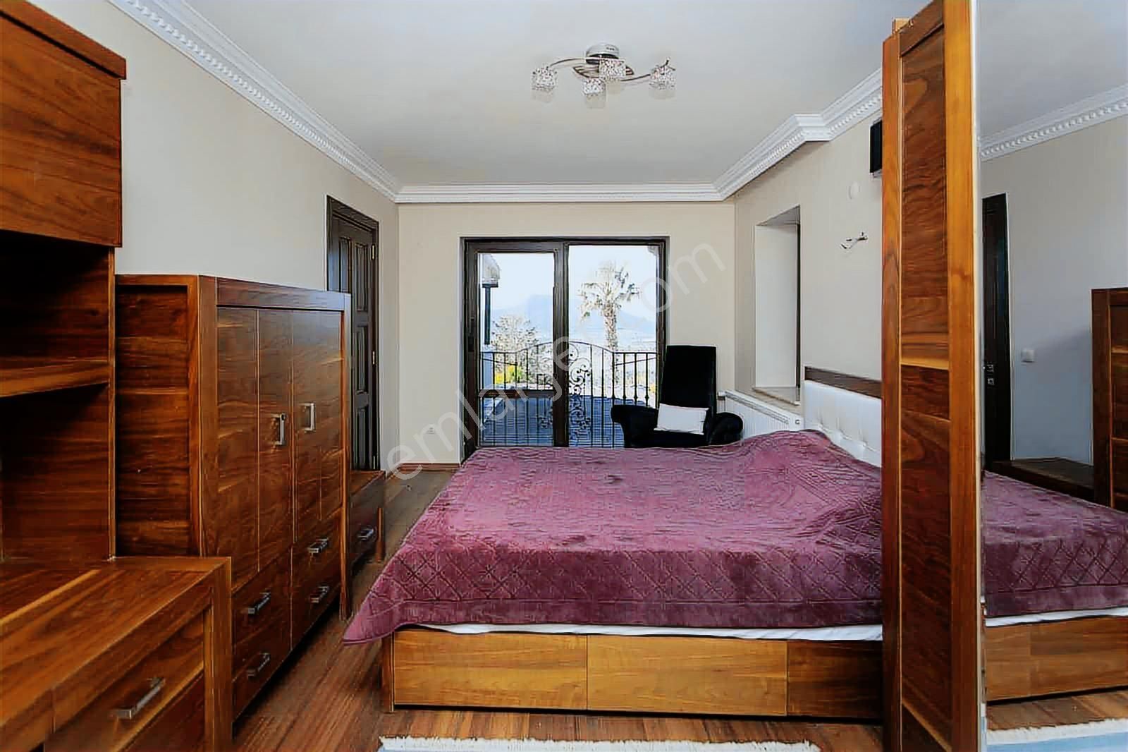 Foçaköyde Müstakil 5+1 Özel Villa - Görsel 22