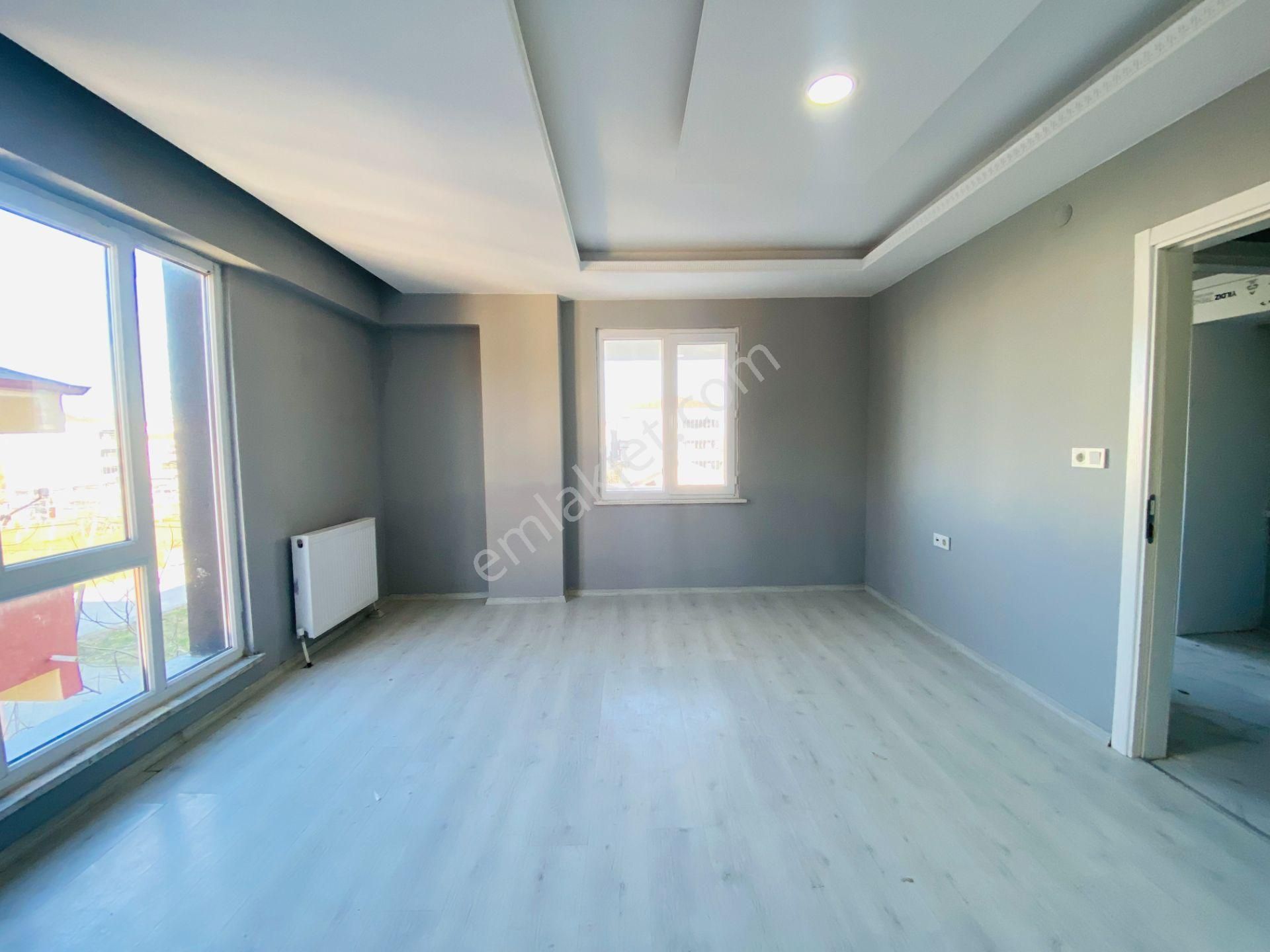 Güven'den Kapaklı'da Caddeye Yakın Ara Kat Ön Cephe 2+1 Daire - Görsel 2