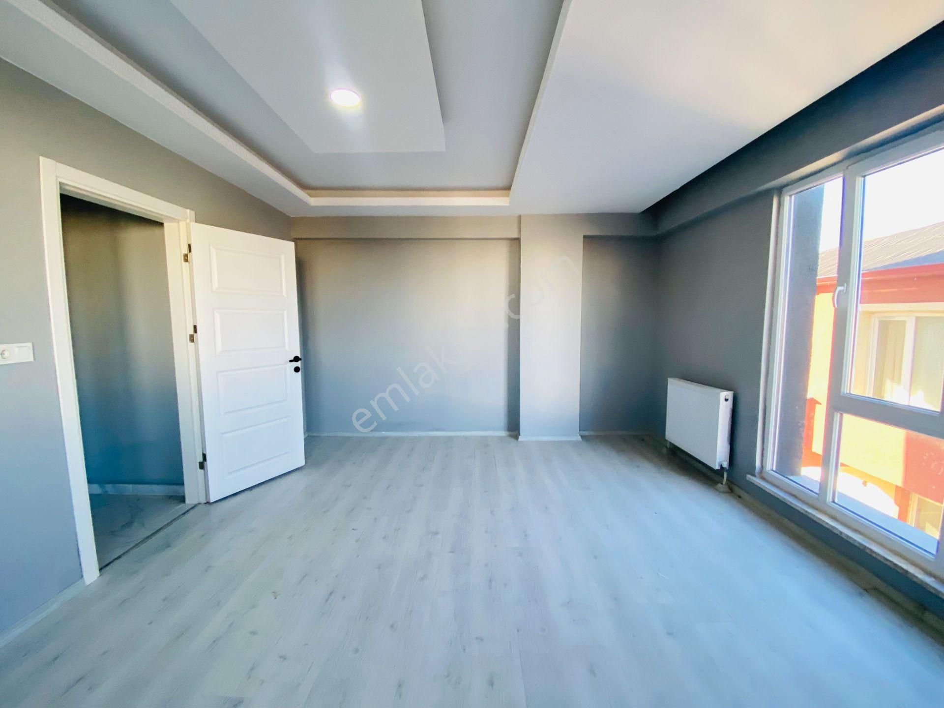 Güven'den Kapaklı'da Caddeye Yakın Ara Kat Ön Cephe 2+1 Daire - Görsel 3