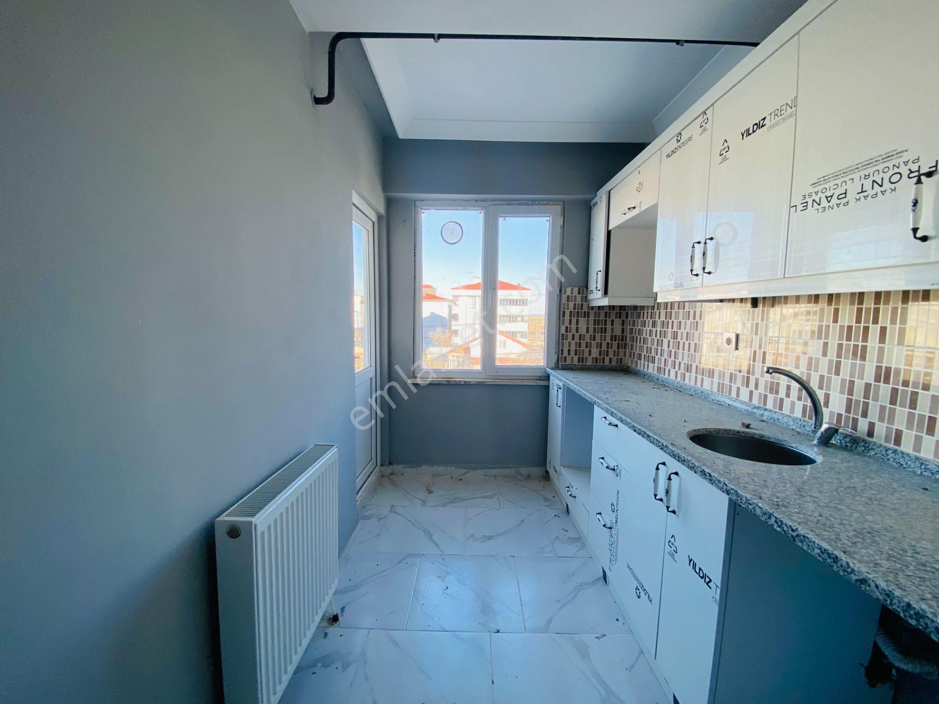 Güven'den Kapaklı'da Caddeye Yakın Ara Kat Ön Cephe 2+1 Daire - Görsel 5