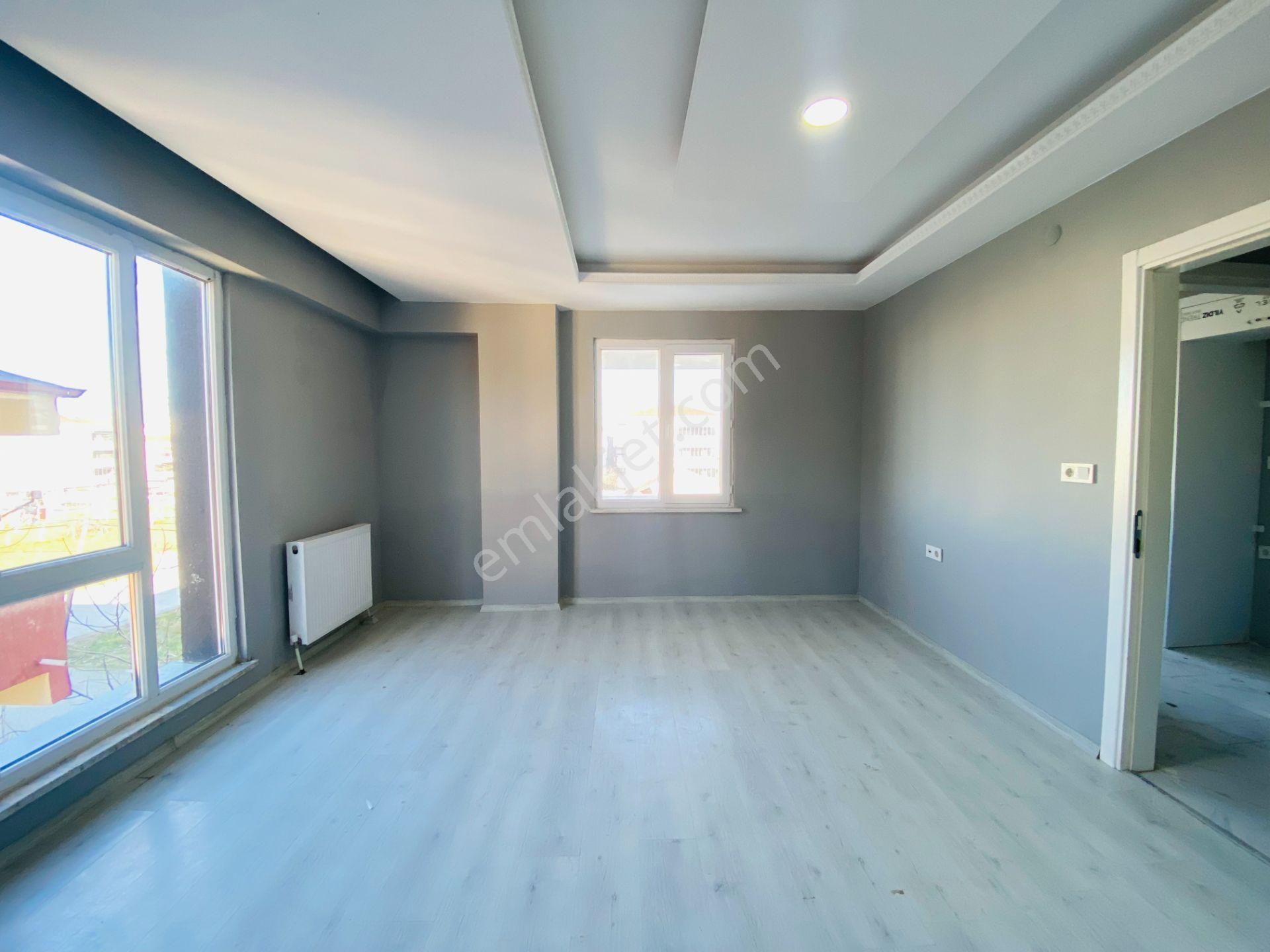 Güven'den Kapaklı'da Caddeye Yakın Ara Kat Ön Cephe 2+1 Daire