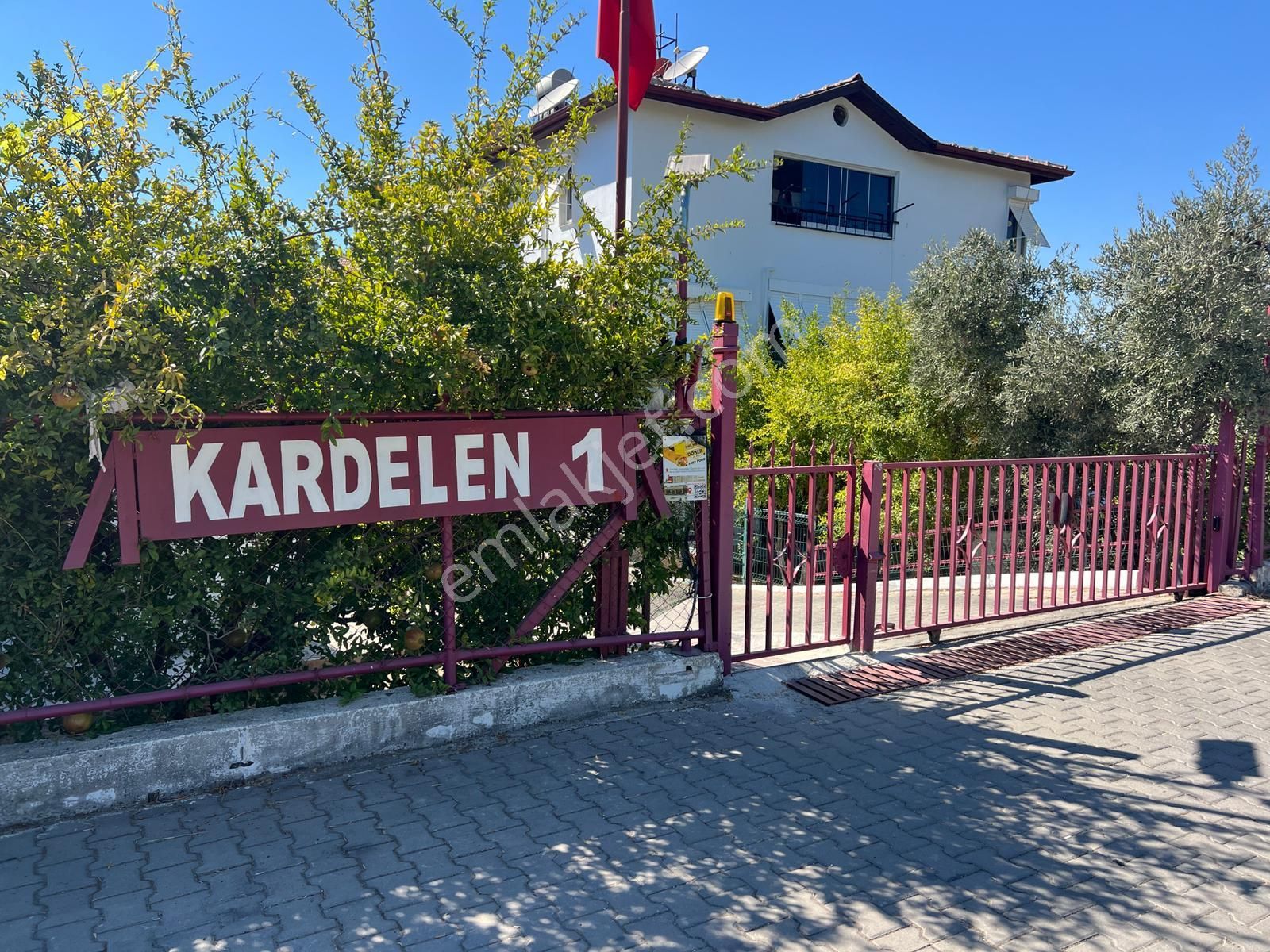Site İçerisinde Eşyalı 3 Katlı Yapılı Villa - Görsel 3