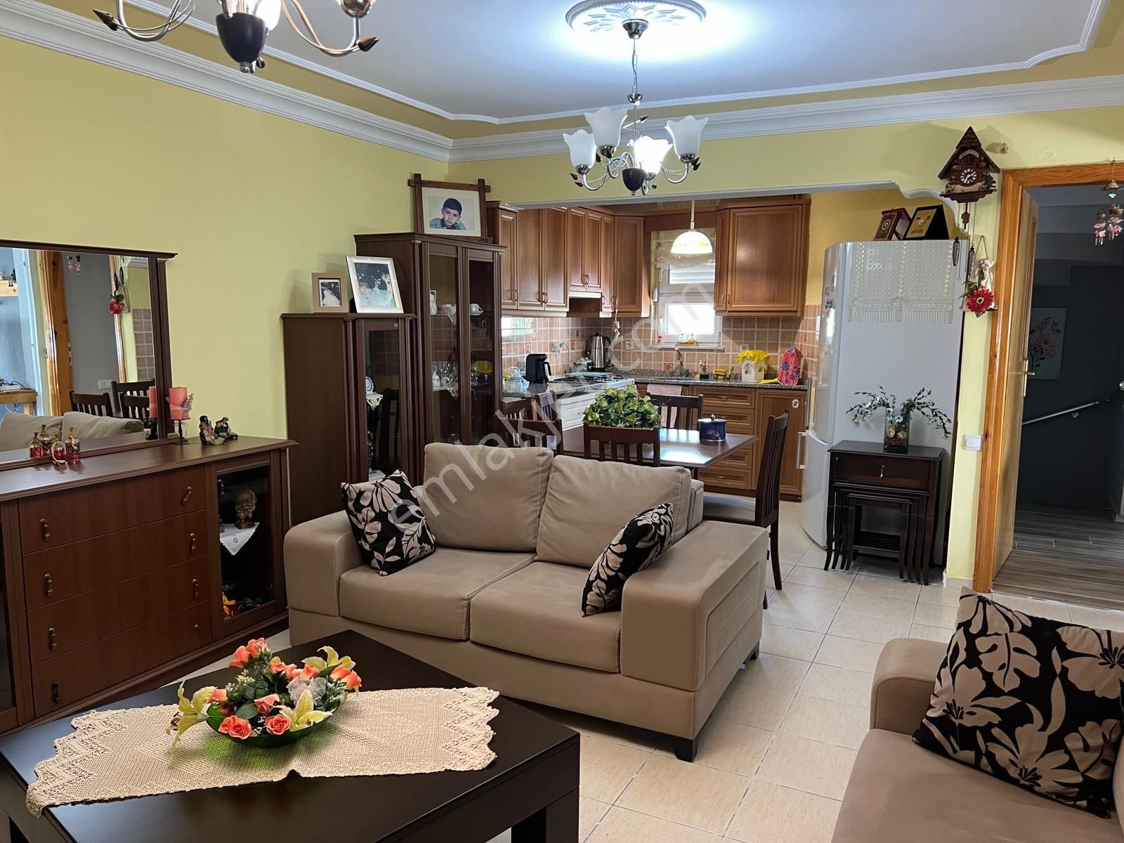 Site İçerisinde Eşyalı 3 Katlı Yapılı Villa - Görsel 21