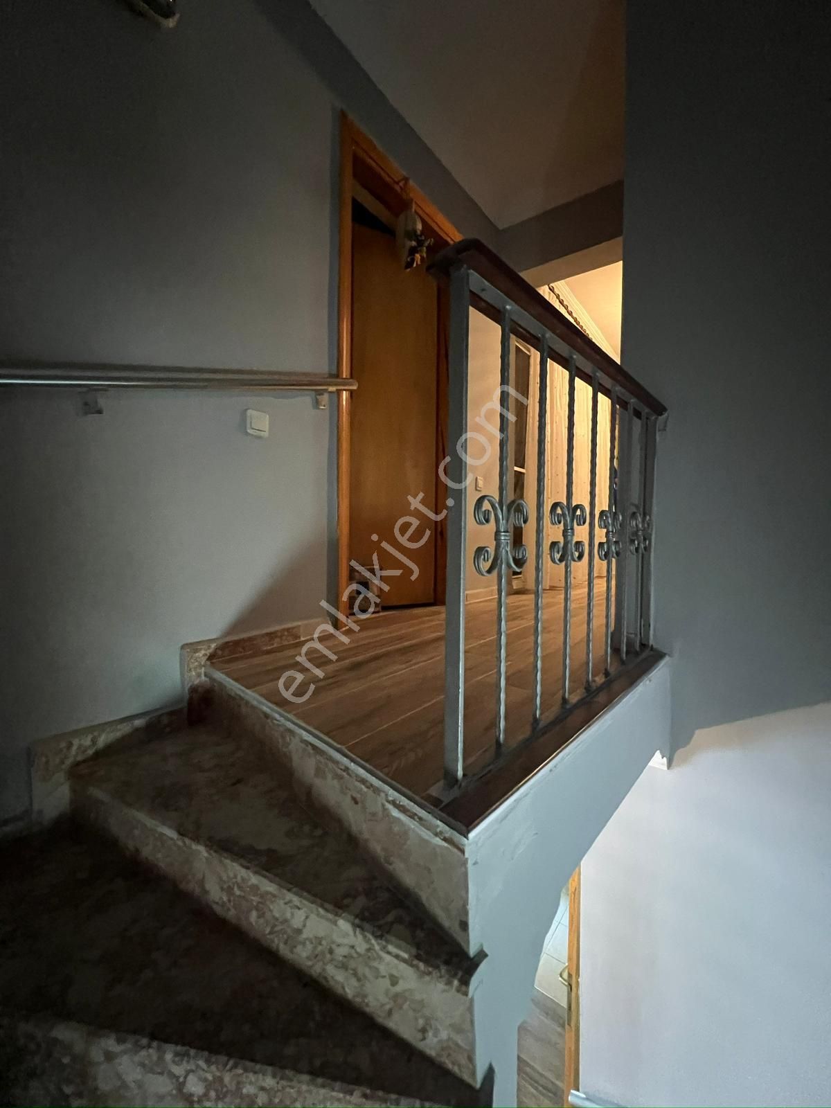 Site İçerisinde Eşyalı 3 Katlı Yapılı Villa - Görsel 9