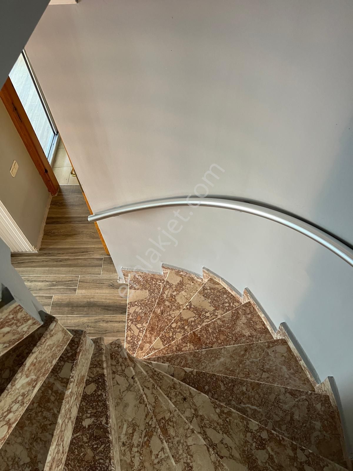 Site İçerisinde Eşyalı 3 Katlı Yapılı Villa - Görsel 11