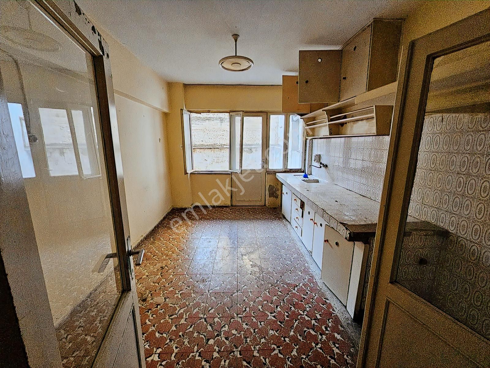 Yağcılar İçinde Satılık 6+1 Daire 219 M2 Teraslı 2. Kat - Görsel 3