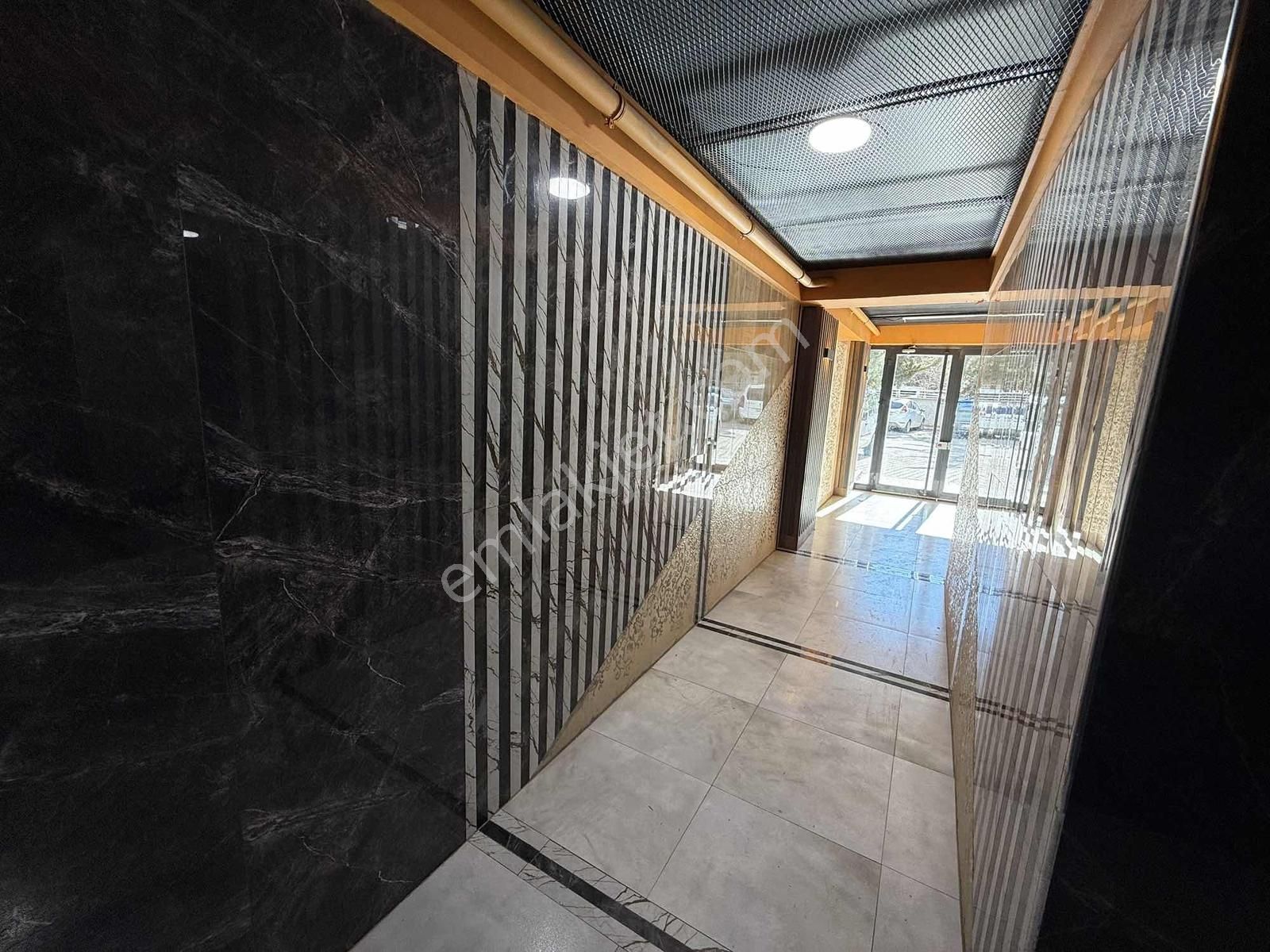 Atakent'te Köşebaşı Cadde Üstü 4+1 Arakat Uygun Daire - Görsel 17