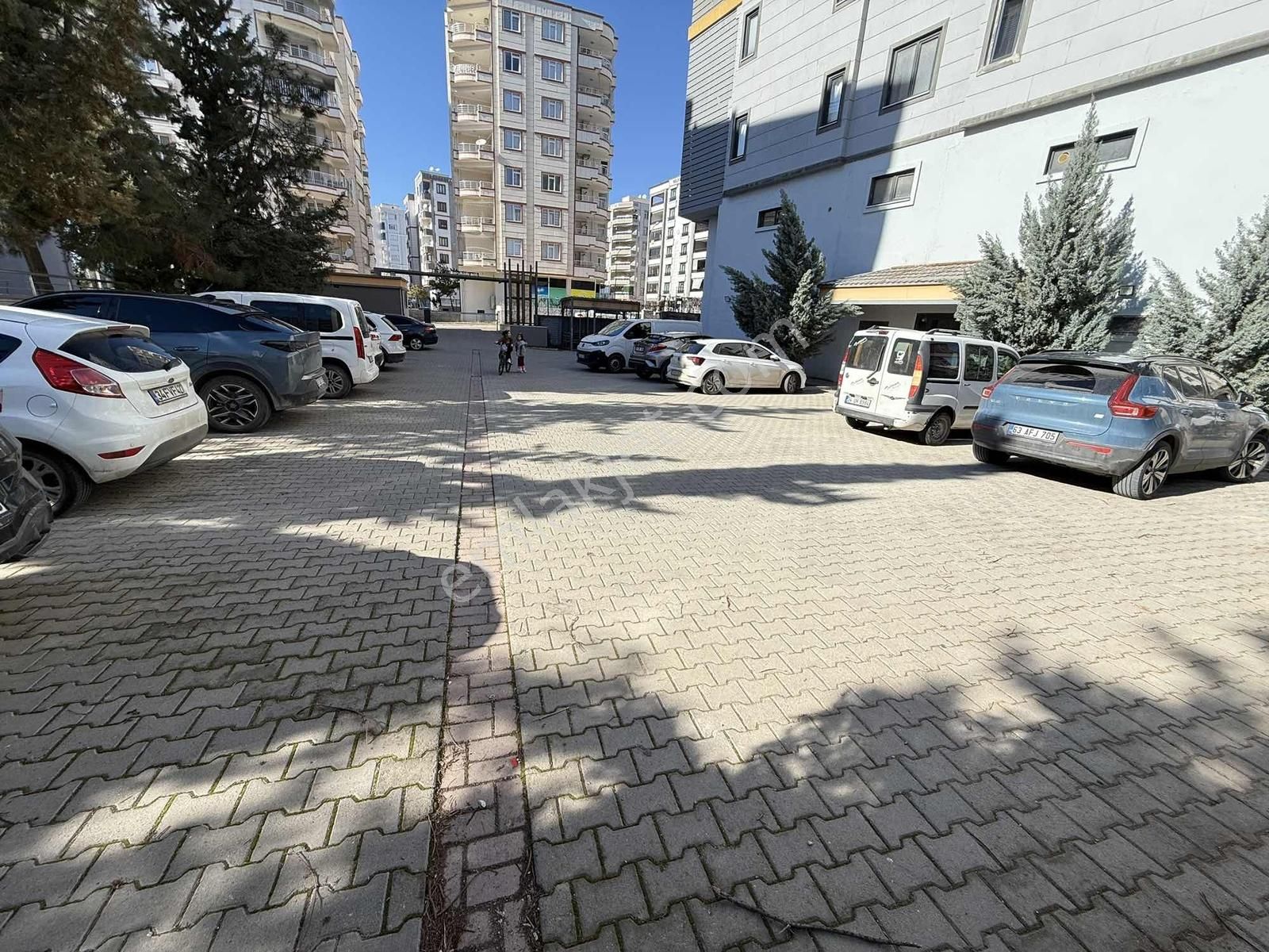 Atakent'te Köşebaşı Cadde Üstü 4+1 Arakat Uygun Daire - Görsel 6