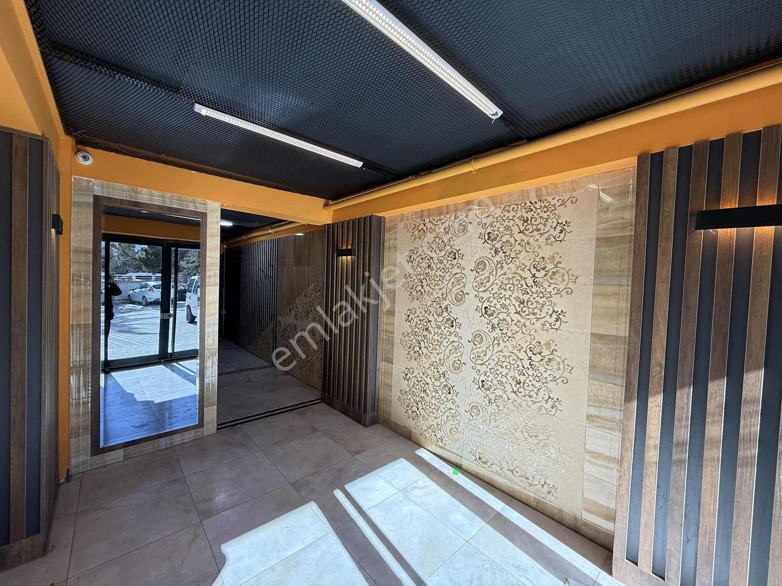 Atakent'te Köşebaşı Cadde Üstü 4+1 Arakat Uygun Daire - Görsel 14