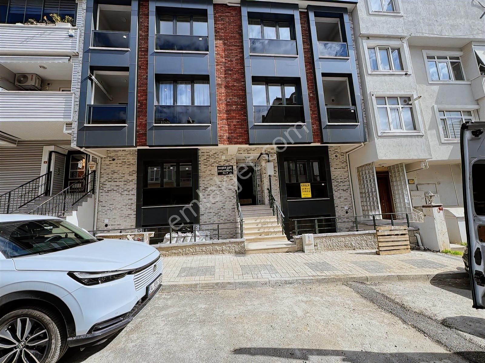 Ankadan Emara 1 Dakika Mesafede Sıfır 1+1 Kiralık Daire