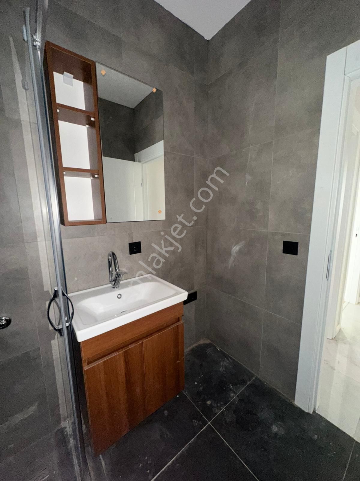 Kartal Metroya Yürüme İskanlı 2+1 Balkonlu - Yüksek Giriş Lüks Daire - Görsel 19