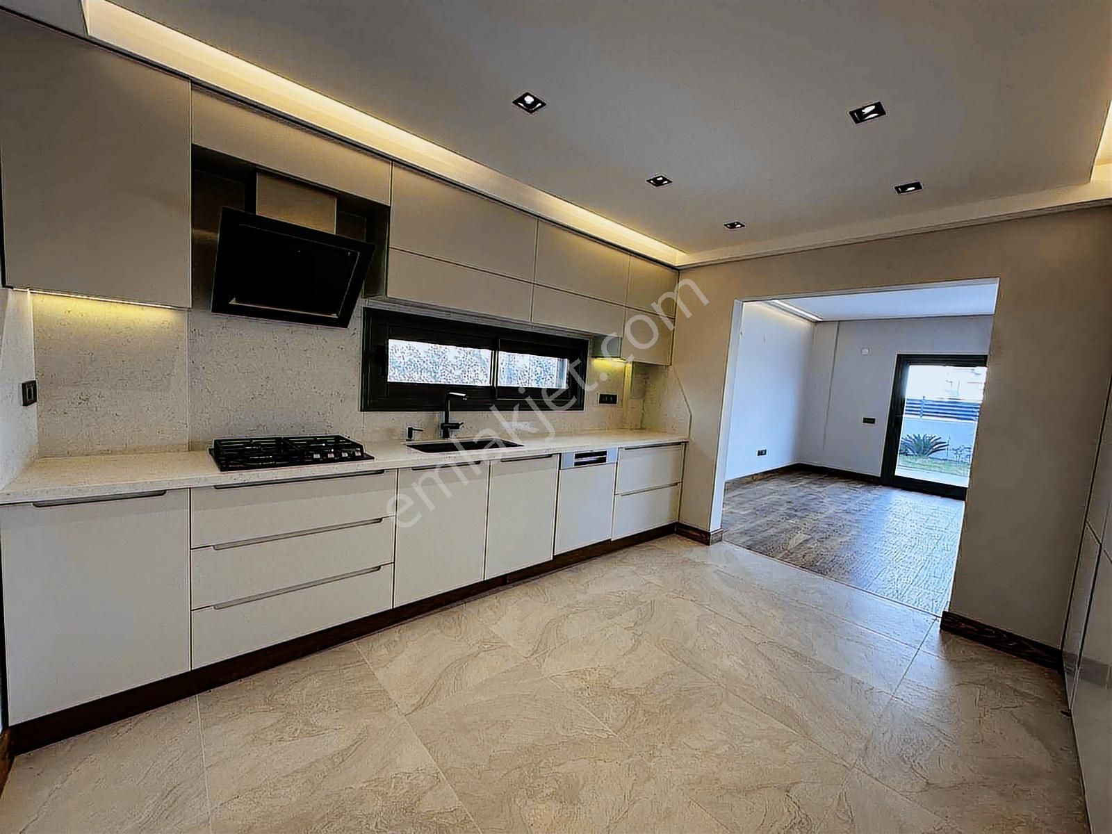 Urla İçmelerde Satılık Lüks Tripleks Villa | Denize 150 Metre - Görsel 30