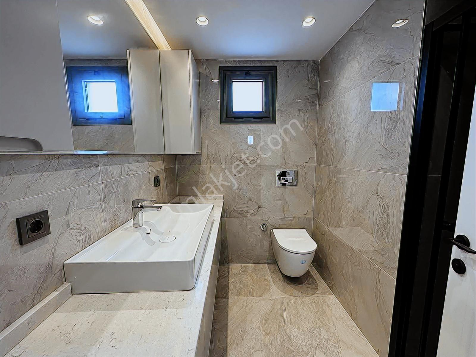 Urla İçmelerde Satılık Lüks Tripleks Villa | Denize 150 Metre - Görsel 3