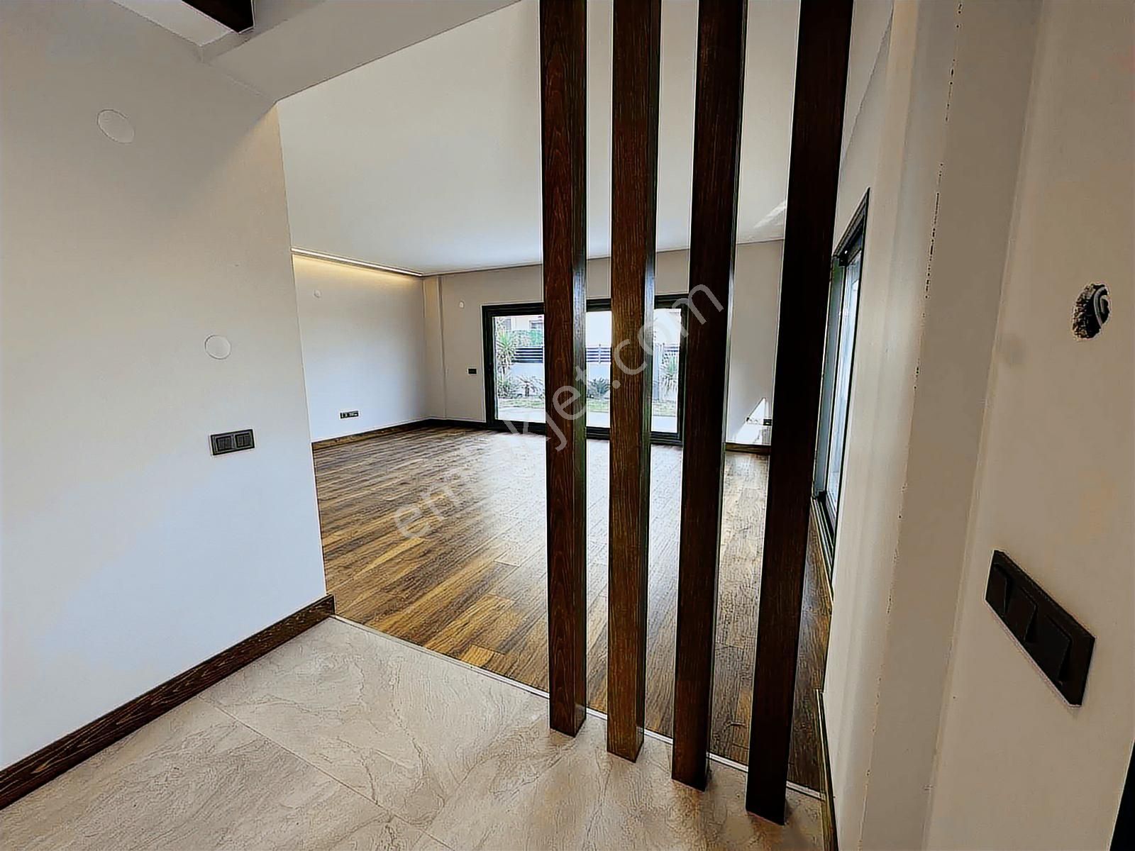 Urla İçmelerde Satılık Lüks Tripleks Villa | Denize 150 Metre - Görsel 25