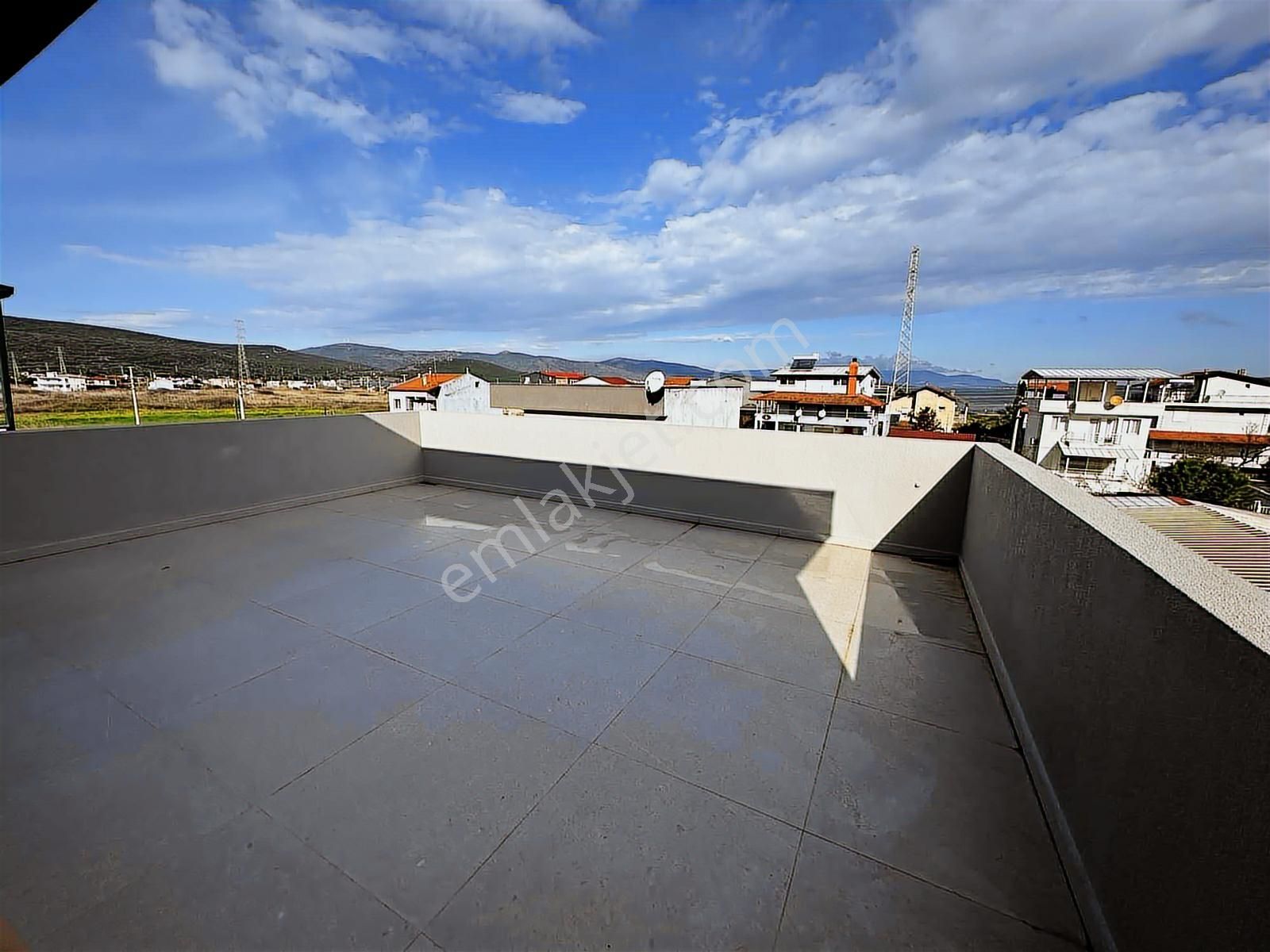 Urla İçmelerde Satılık Lüks Tripleks Villa | Denize 150 Metre - Görsel 2