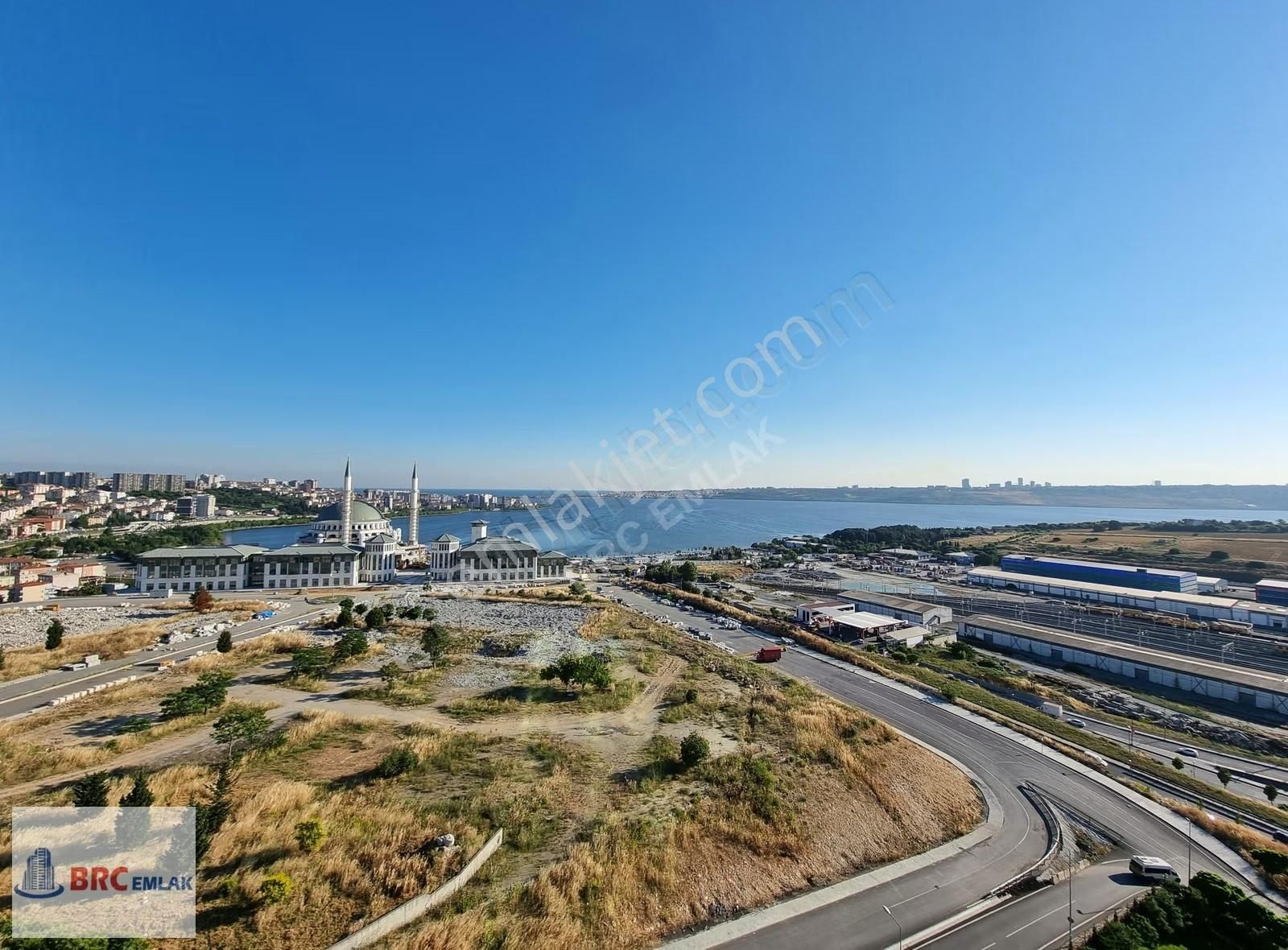 Halkalı Divan Residence Deniz Göl Manzaral Tadilatlı Bakımlı 1+1