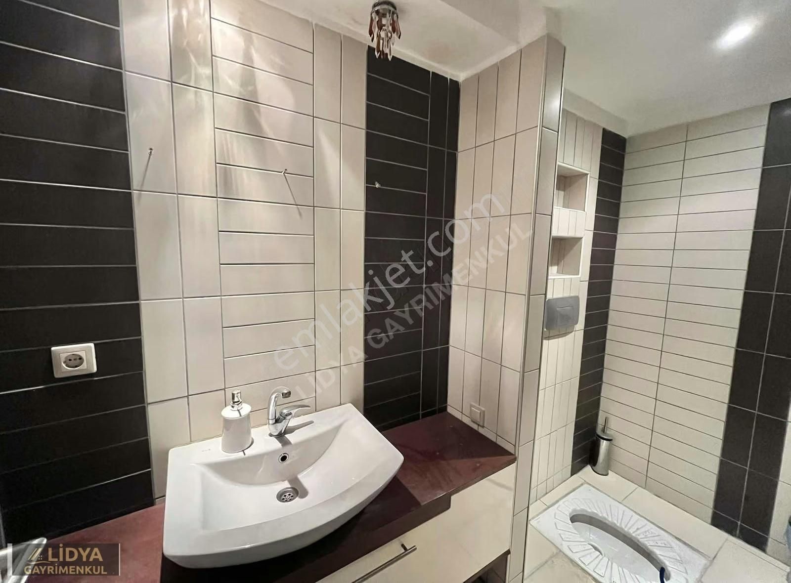 Erdemli Merkezde Geniş 4+1 Kiralık Ofis İşyeri - Görsel 6