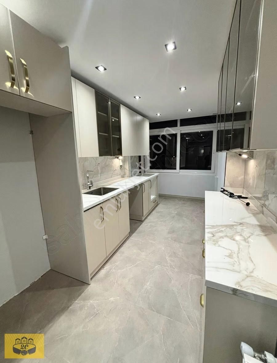 Huzurevler Mah. 3+1 Kapalı Mutfak+kombili+full Yapılı Satılık