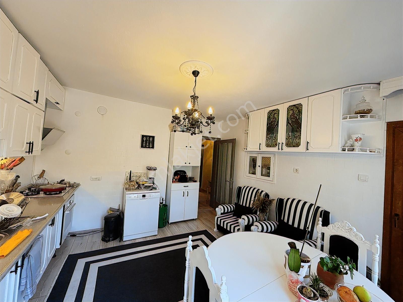 Mega Emlaktan 3+1 Fatih Mahallesinde Cadde Üzeri Masrafsız Daire - Görsel 5