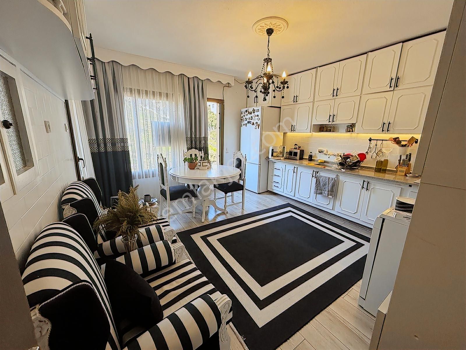 Mega Emlaktan 3+1 Fatih Mahallesinde Cadde Üzeri Masrafsız Daire