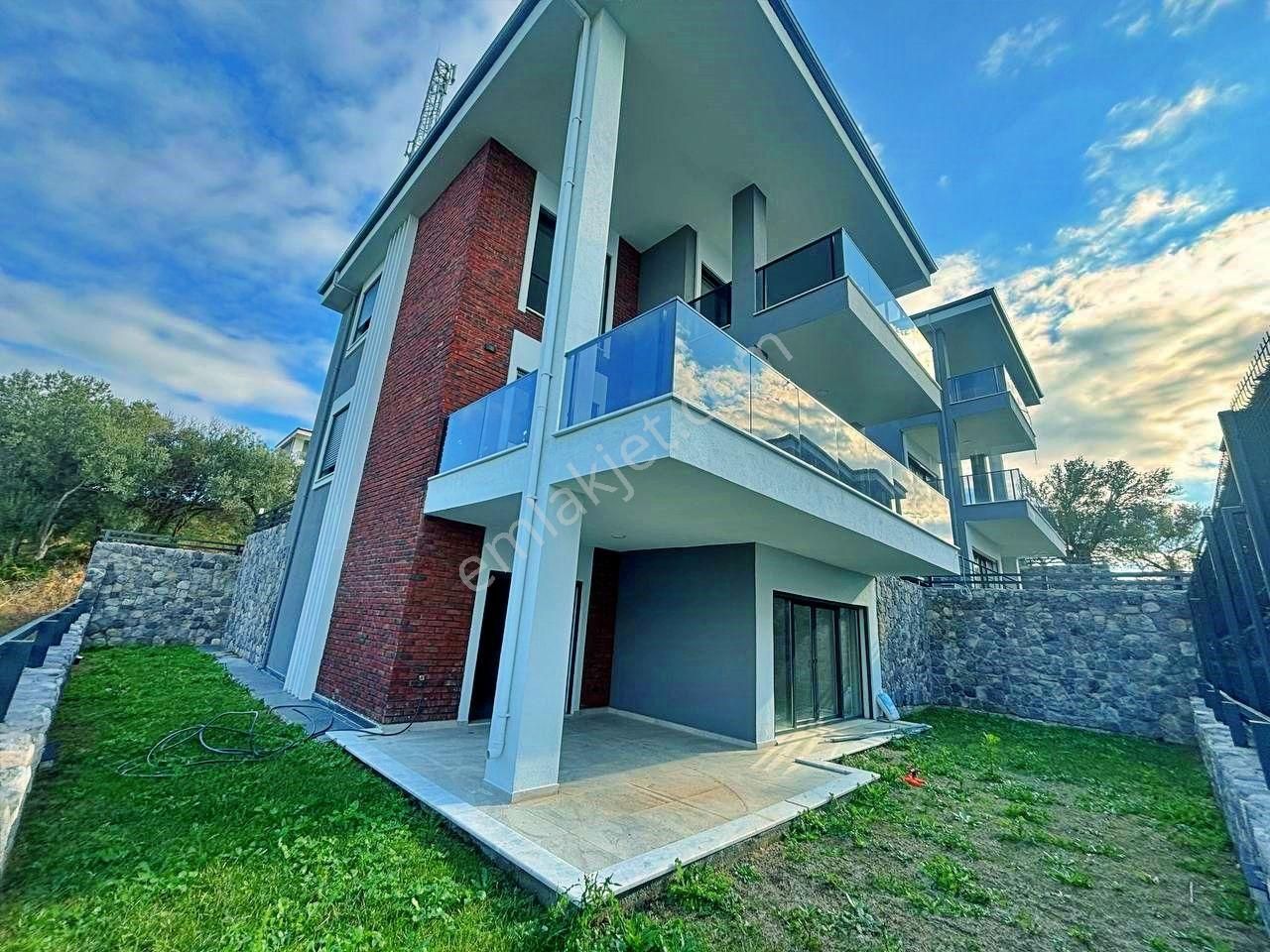 Uytundan Pelitköy'de Panoramik Full Deniz Manzaralı 4+2 Villa