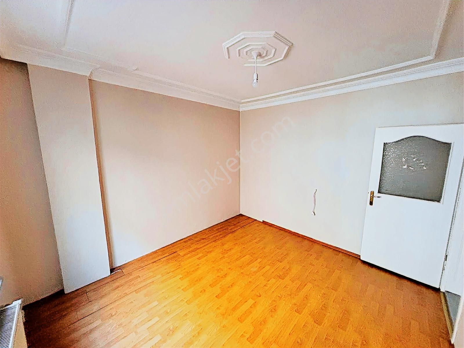 Esenyurtta Güzel Konumlu Boyalı Kiralık 3+1 Daire - Görsel 14