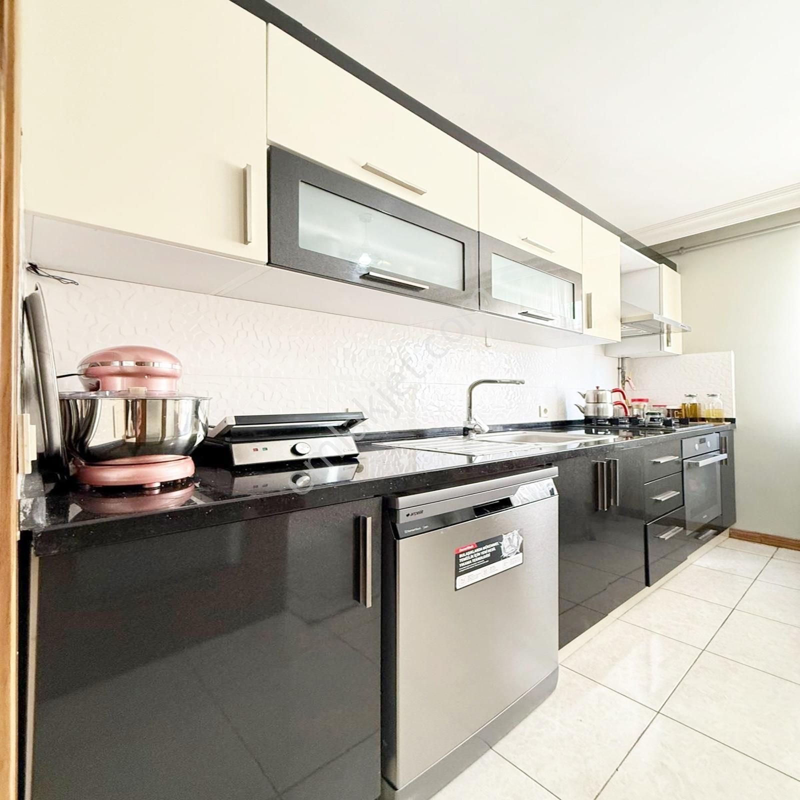 Çekmeköy Yapı Gayrimenkul'den Çift Balkonlu Geniş Daire!!! - Görsel 2