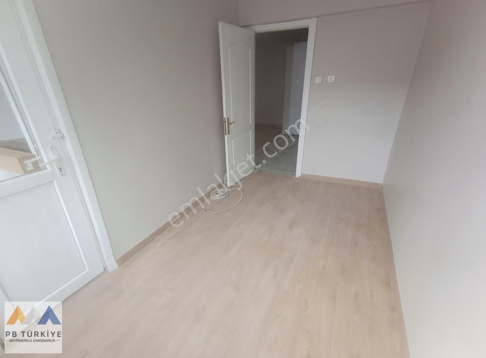 Stadın Karşı Sokağında, Boyalı Kiralık Daire ! - Görsel 11