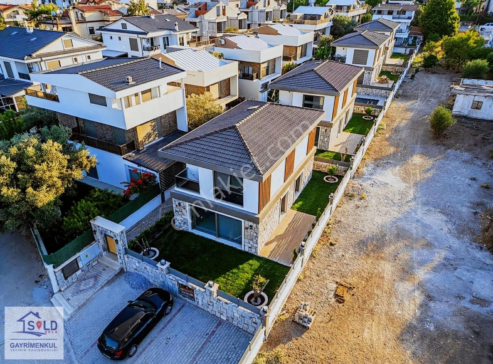 Urla Çeşmealtı Tam Müstakil Butik Site İçi Satılık Villa - Görsel 4