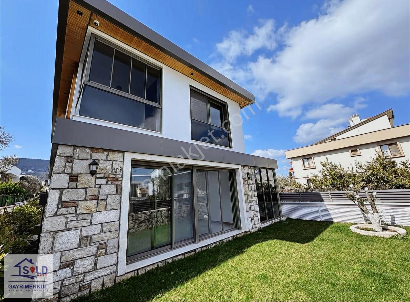 Urla Çeşmealtı Tam Müstakil Butik Site İçi Satılık Villa - Görsel 14