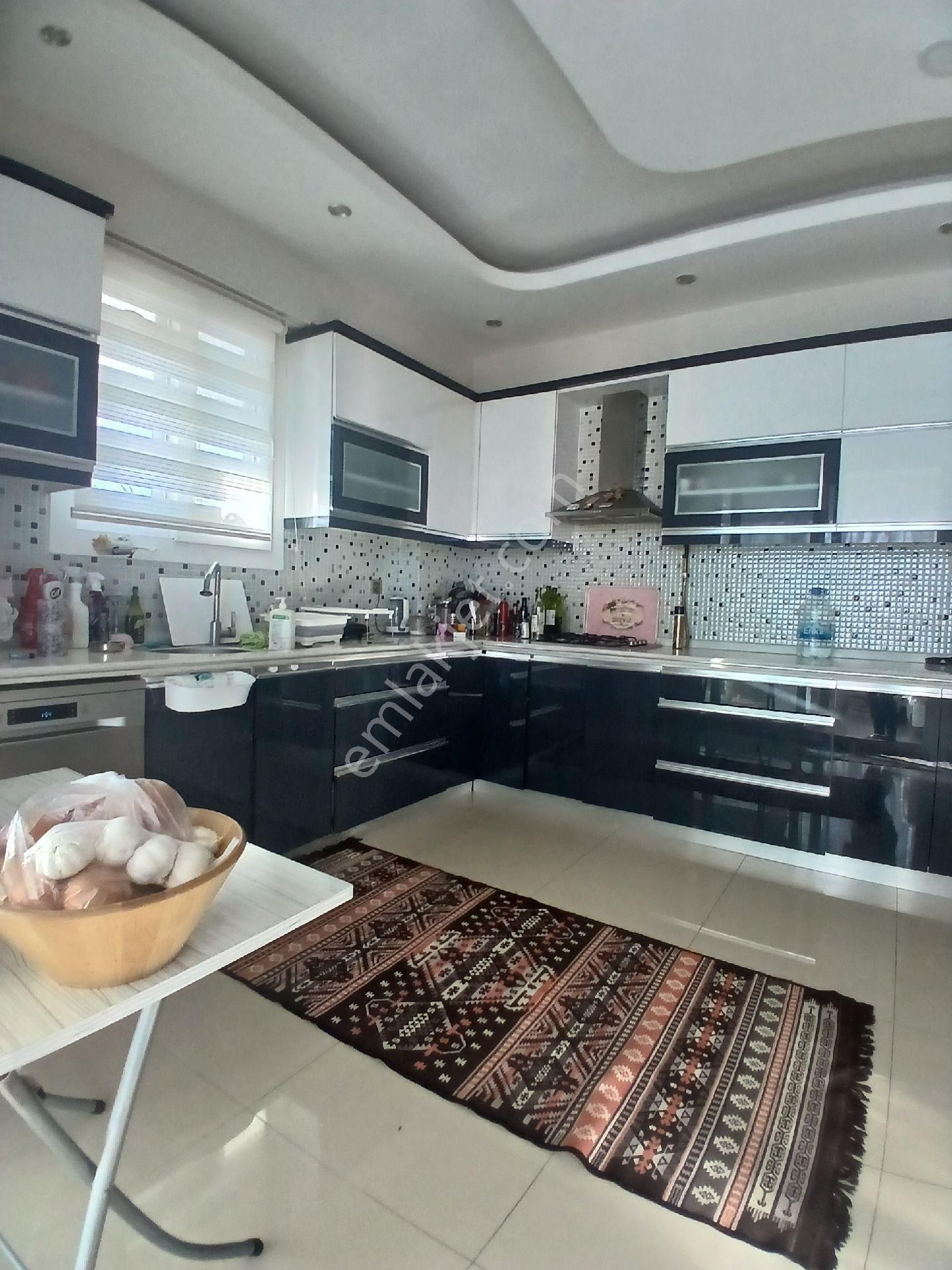 İzmir Torbalı Torbalı Mahallesinde 178m2 3+1 Satılık Daire
