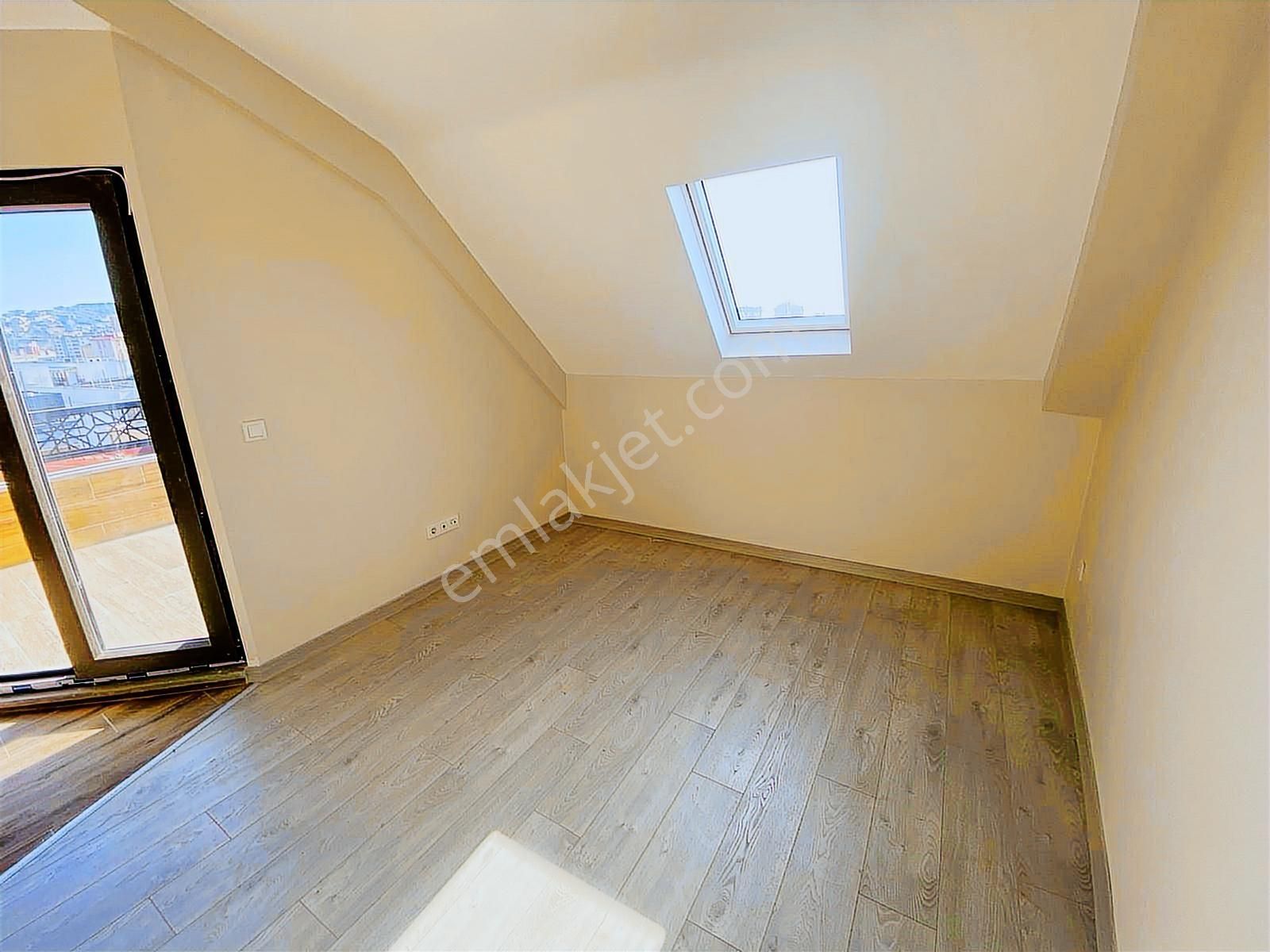 Marmaray Durağı Karşısı Sıfır Binada 4+2 Dubleks Daire - Görsel 16