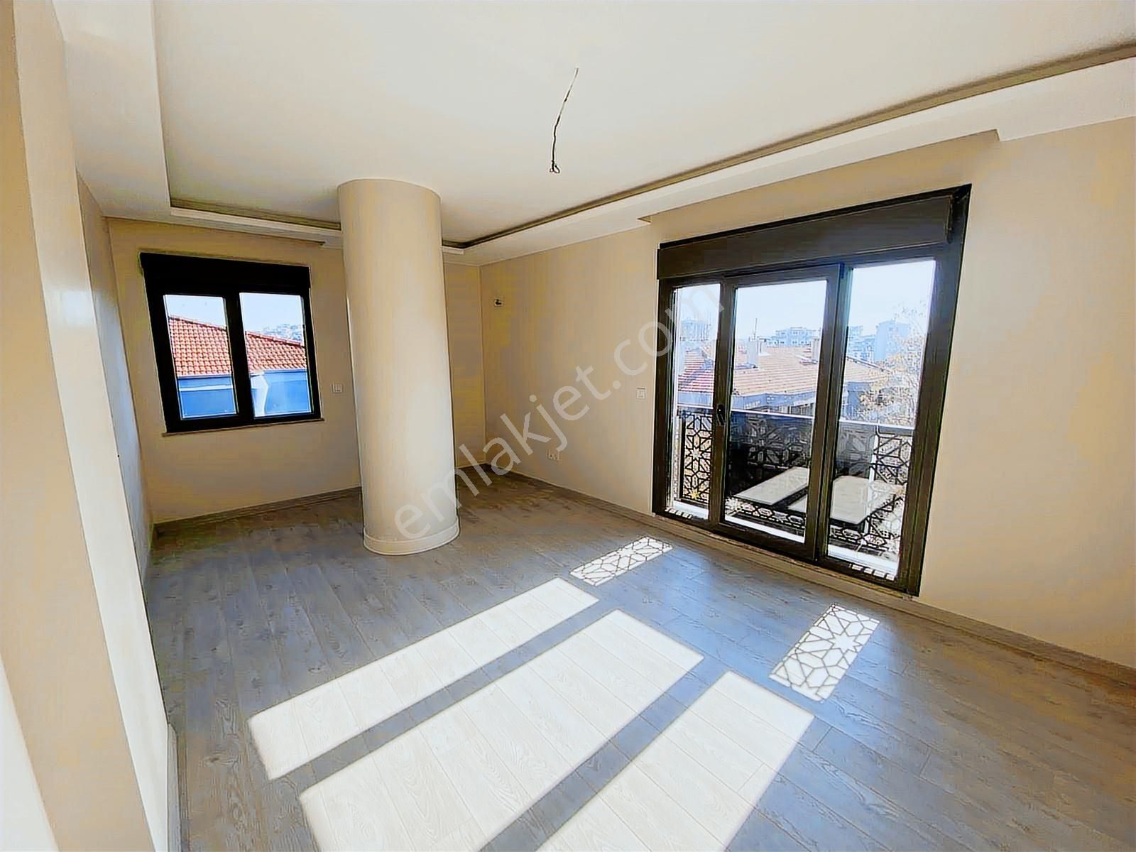 Marmaray Durağı Karşısı Sıfır Binada 4+2 Dubleks Daire