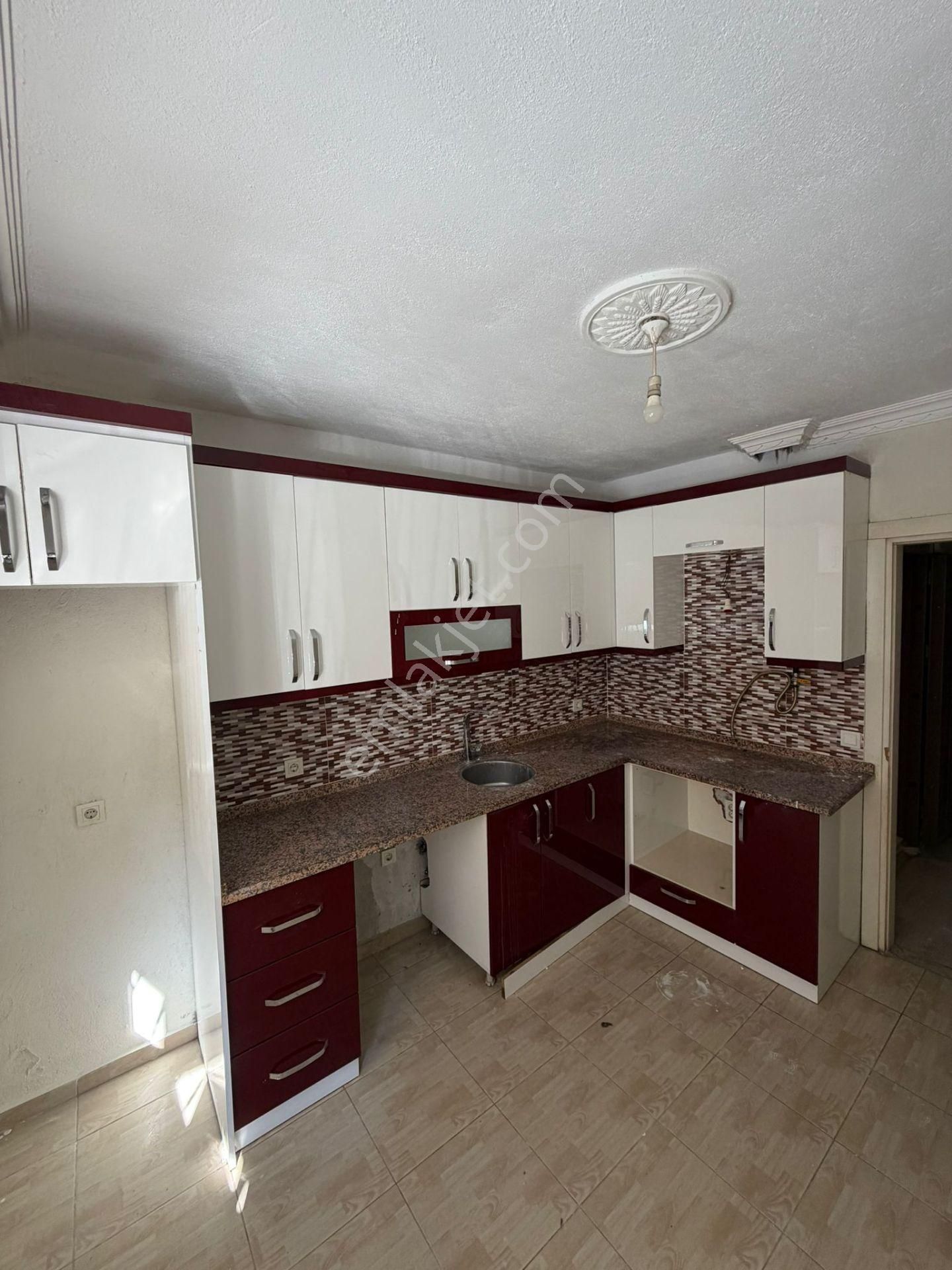 Buca Fırat Mah. 2+1 95 M2 Yüksek Giriş Katı Doğalgazlı Kiralık Daire - Görsel 2