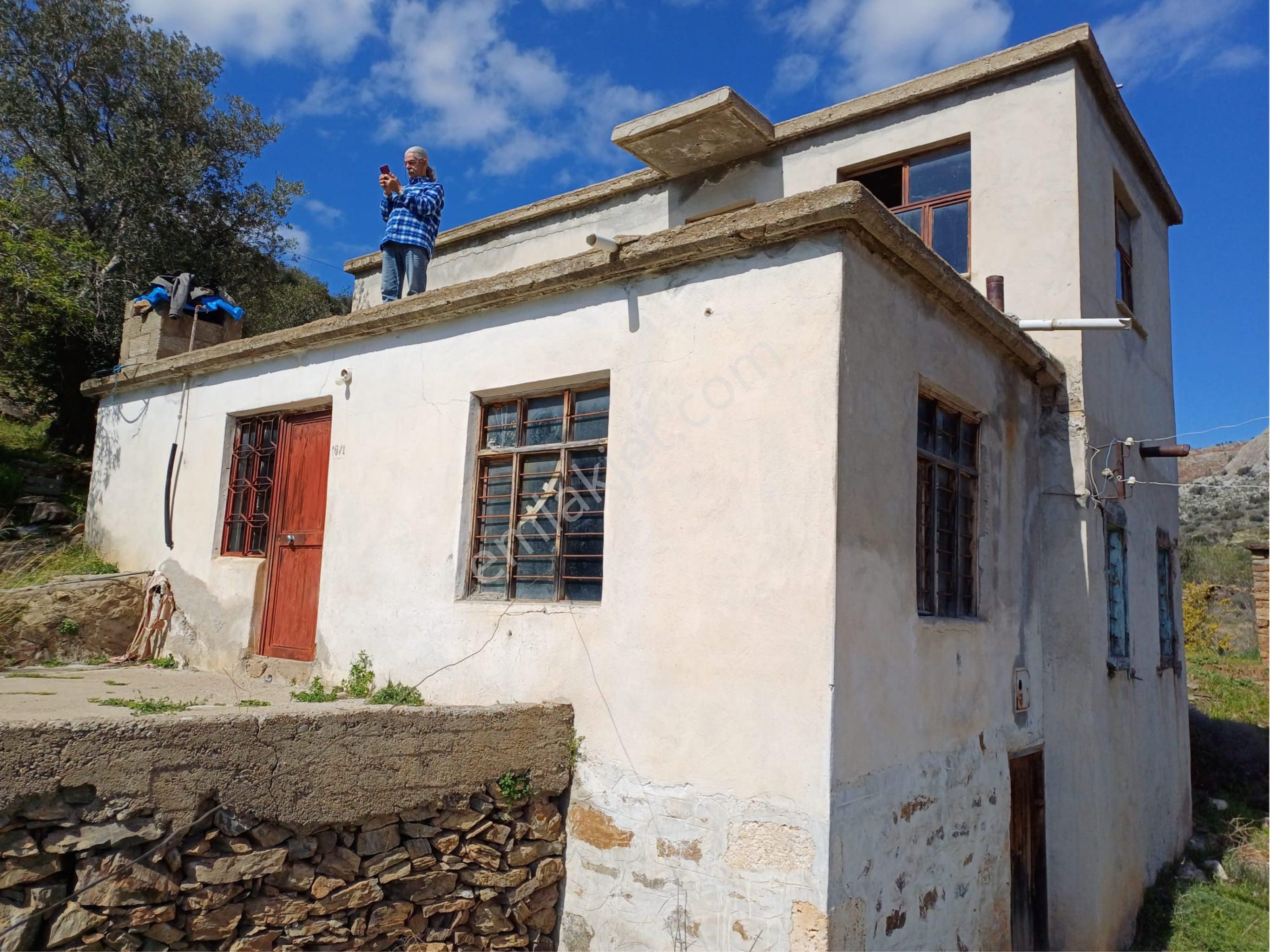 Büyükecelide Satılık Müstakil Köy Evi