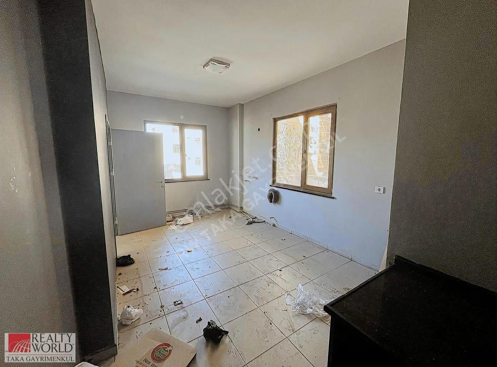 İşlek Lokasyonda,hazır Durumda Masrafsız Kiralık Dükkan - Görsel 4