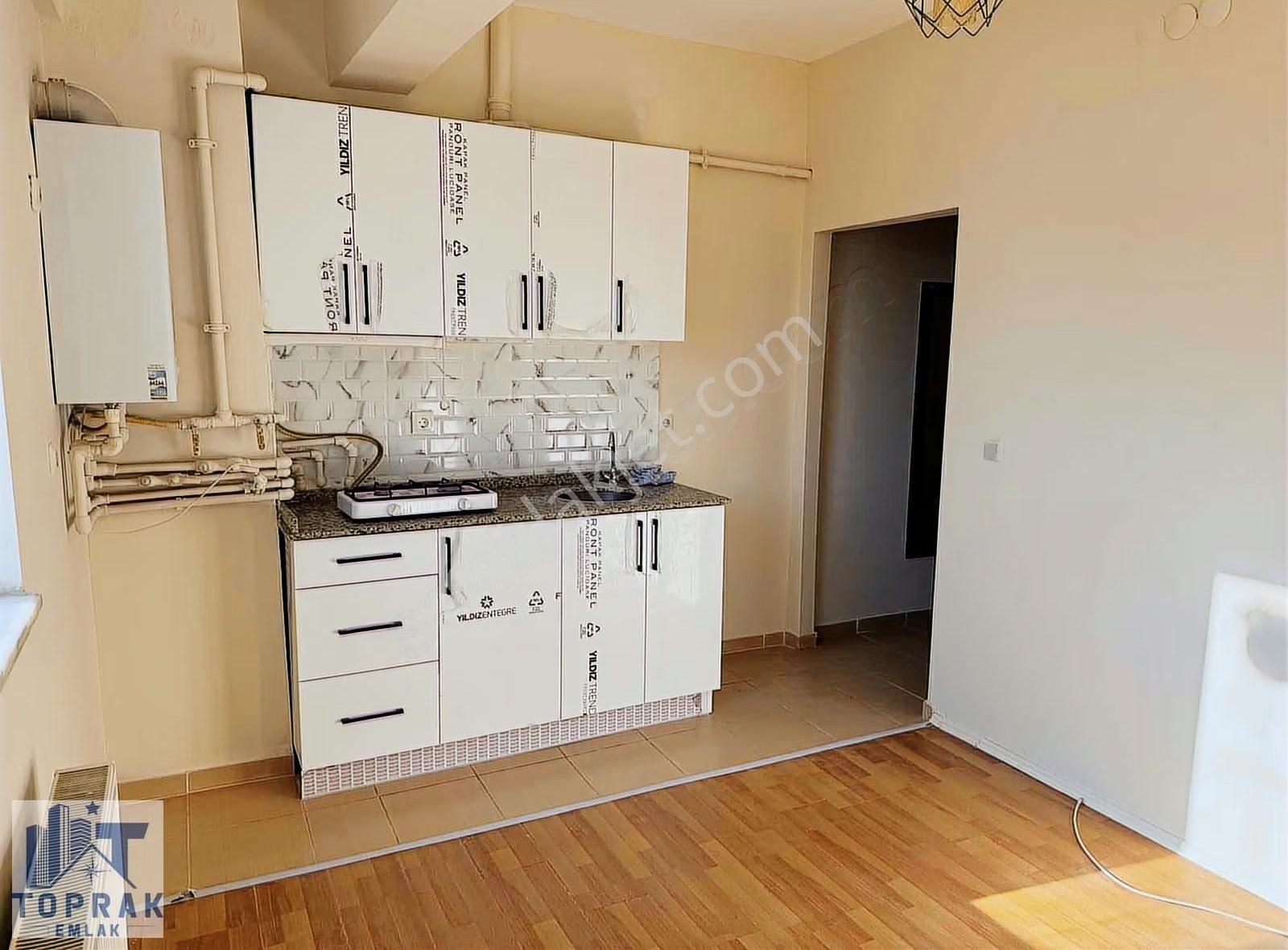 Toprak Emlaktan Uluönder Mah. Merkezde Ara Kat Kiralık 1+1 - Görsel 11