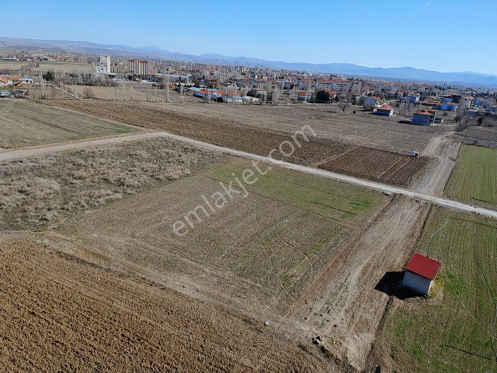 İlbey // Şuhut Merkez "istiklal" Mah.de Satılık 470 M² Arsa - Görsel 9