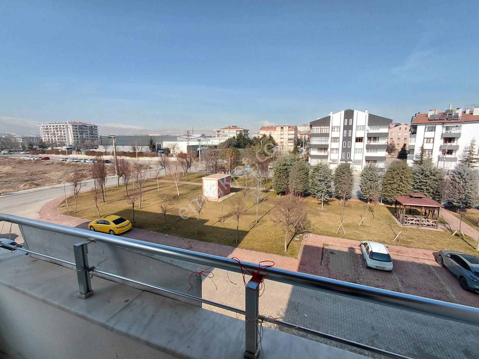 Emrah Çiftci'den Selçuklu Sancak Mah. Tramvay Hattı Yanı Eşyalı Satılık 1+1 Daire - Görsel 22
